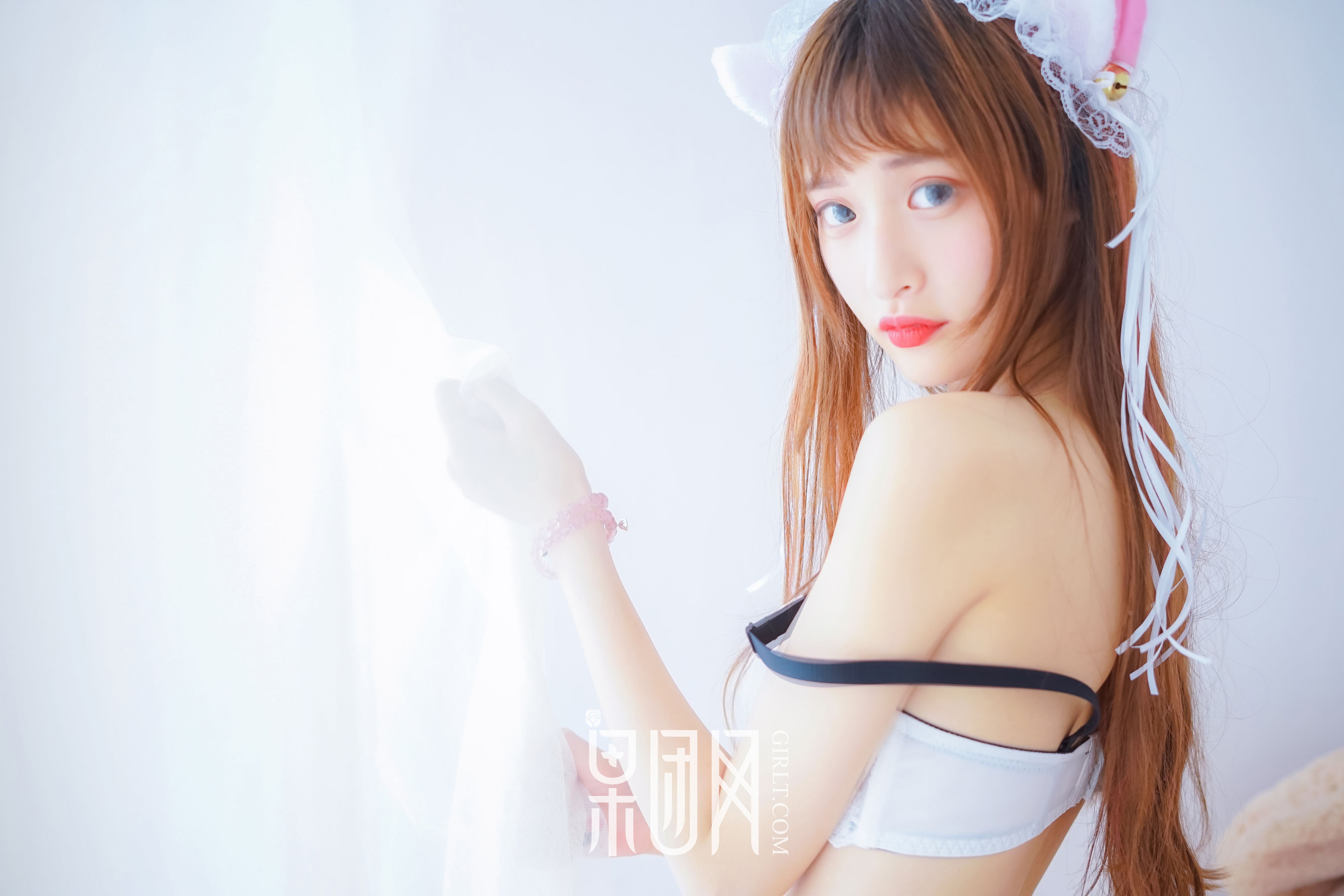 little贝殼《裸露香肩美背大玩cosplay》 [果团网Girlt] No.022