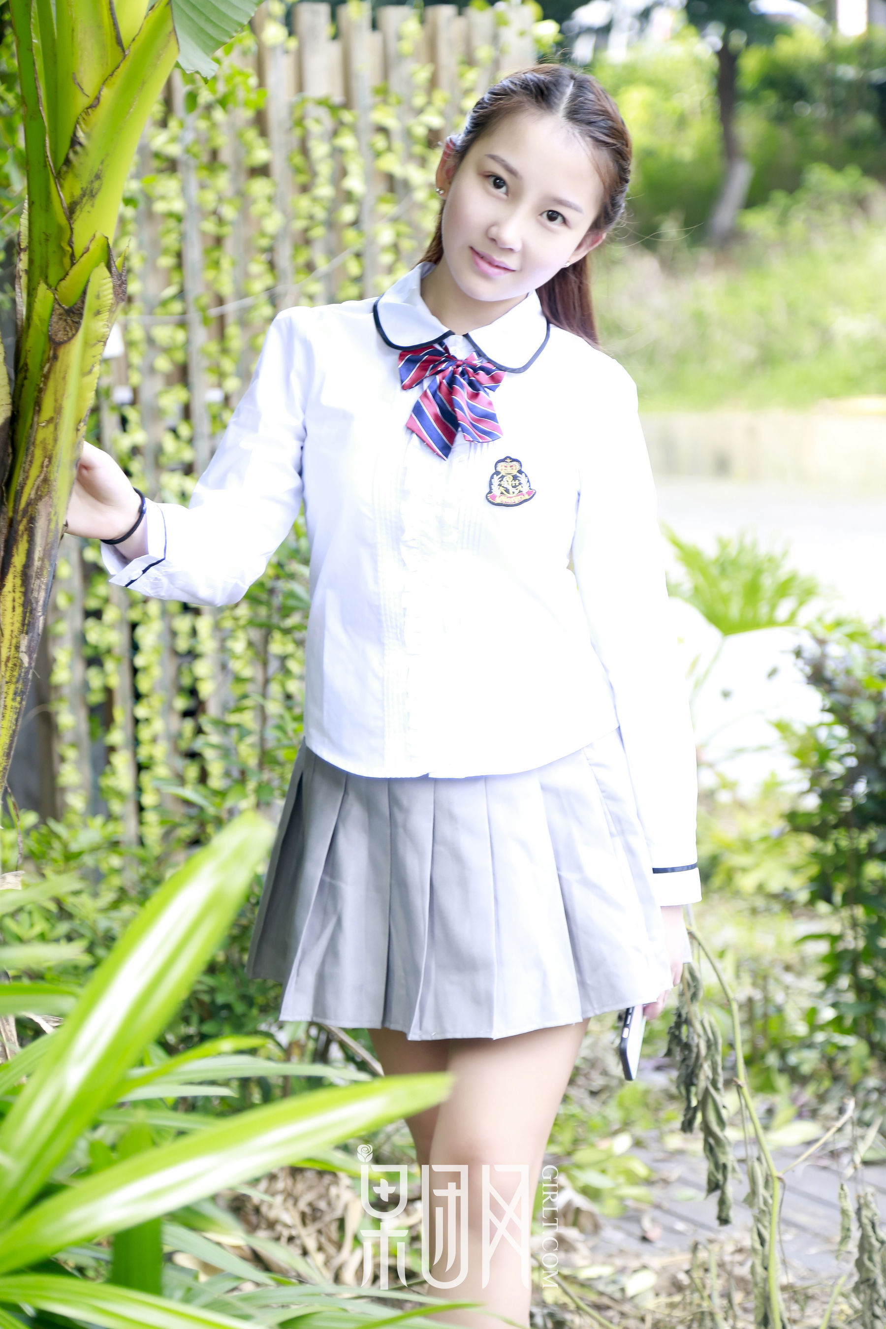 琪琪《学生妹白丝翘臀丰胸制服》 [果团网Girlt] No.025