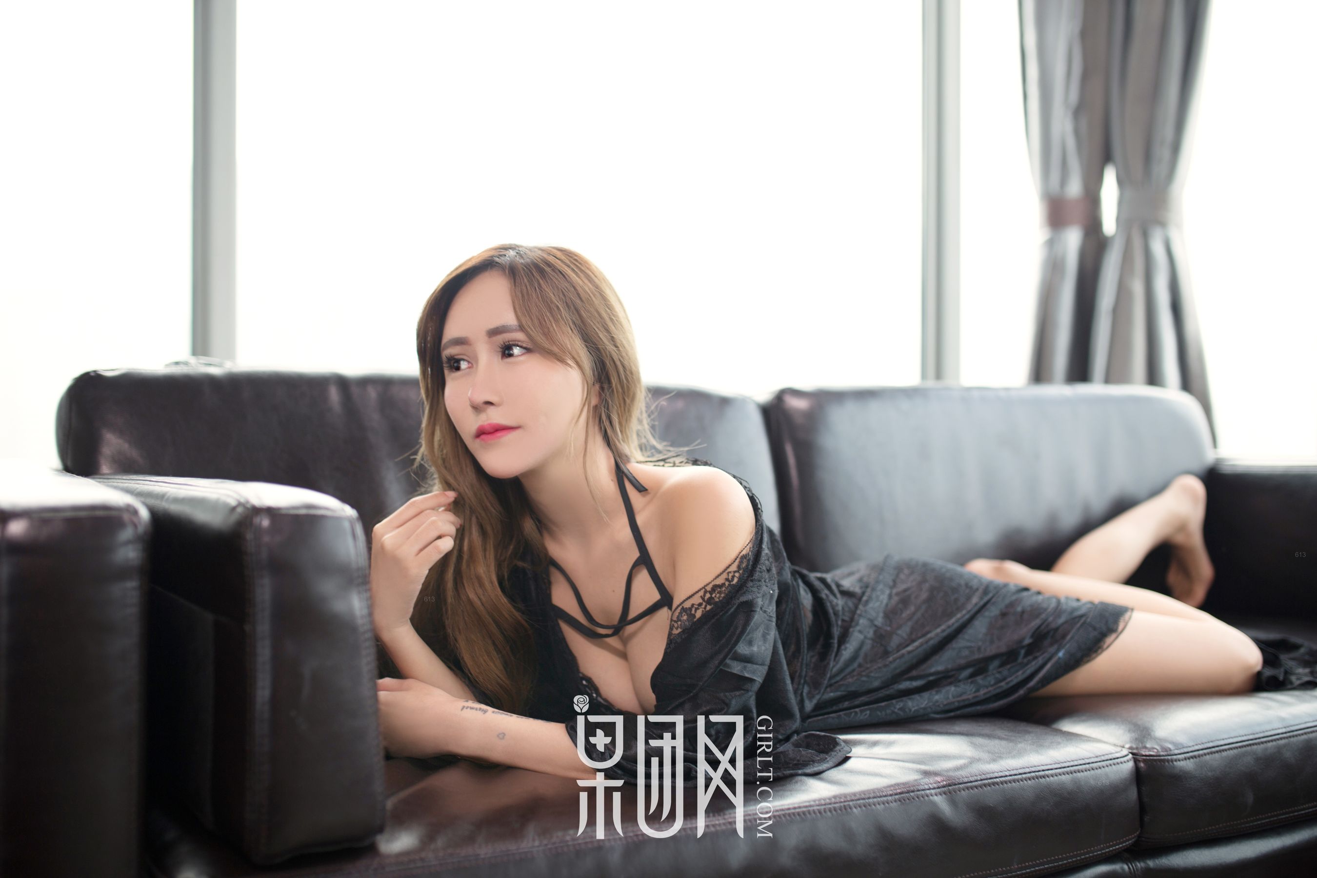 何梦兮Stacy《爆乳装御姐玩转制服诱惑》 [果团网Girlt] No.027