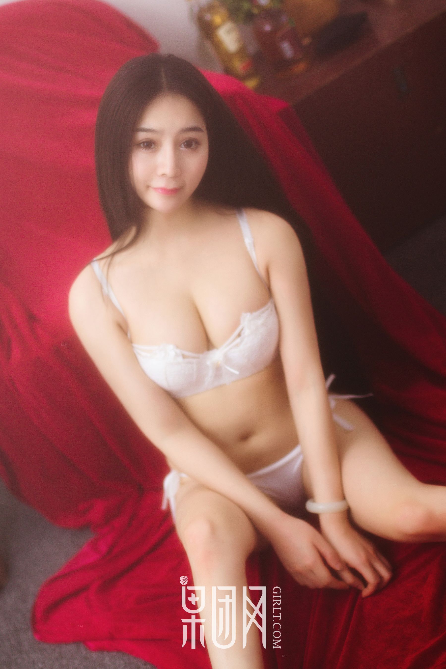小伊伊《E奶美囡囡 娇俏玉兔精》 [果团网Girlt] No.039