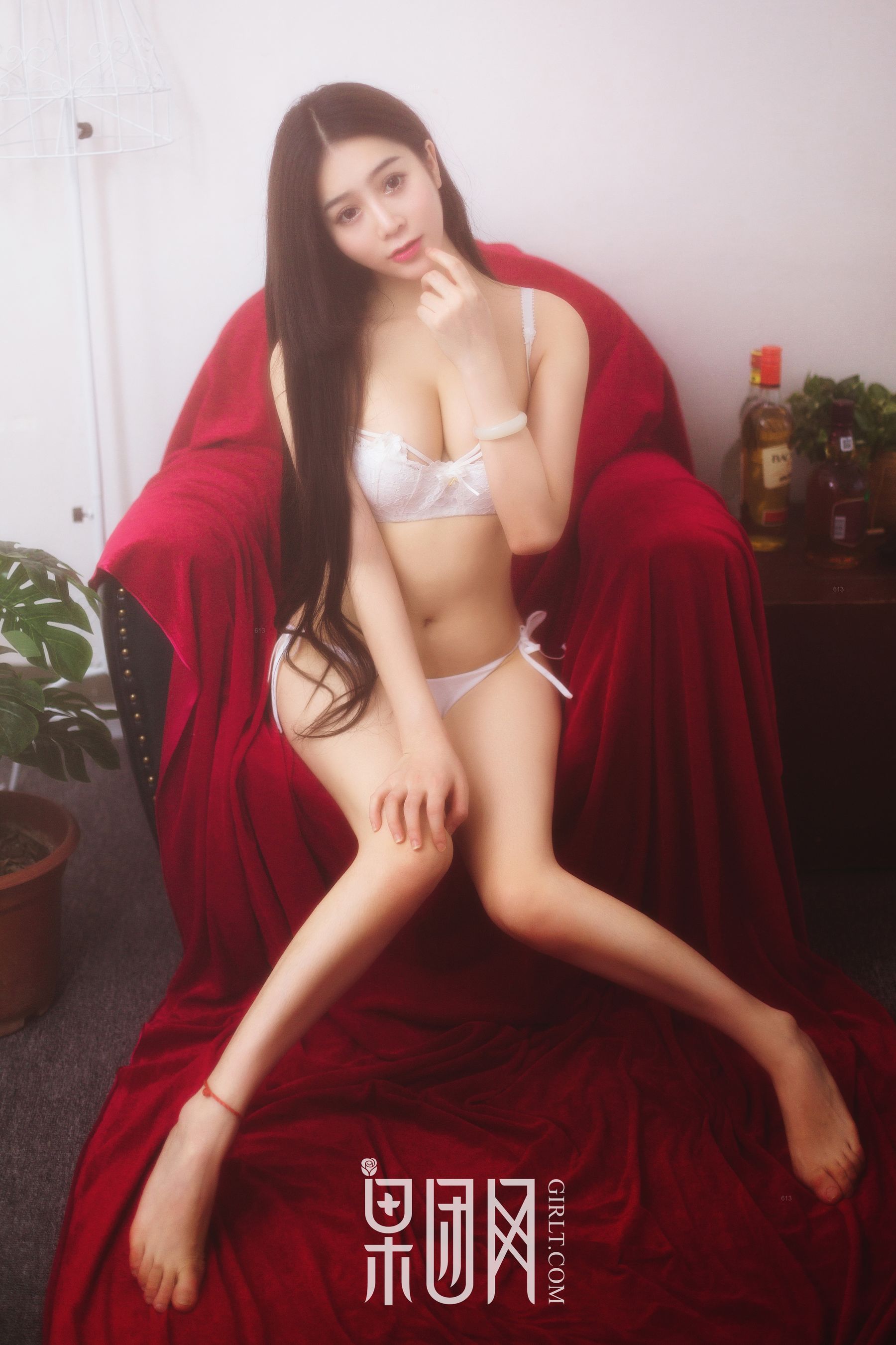 小伊伊《E奶美囡囡 娇俏玉兔精》 [果团网Girlt] No.039