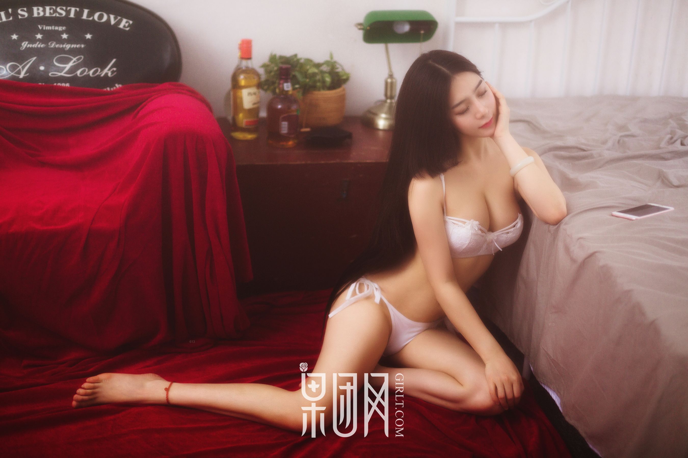 小伊伊《E奶美囡囡 娇俏玉兔精》 [果团网Girlt] No.039