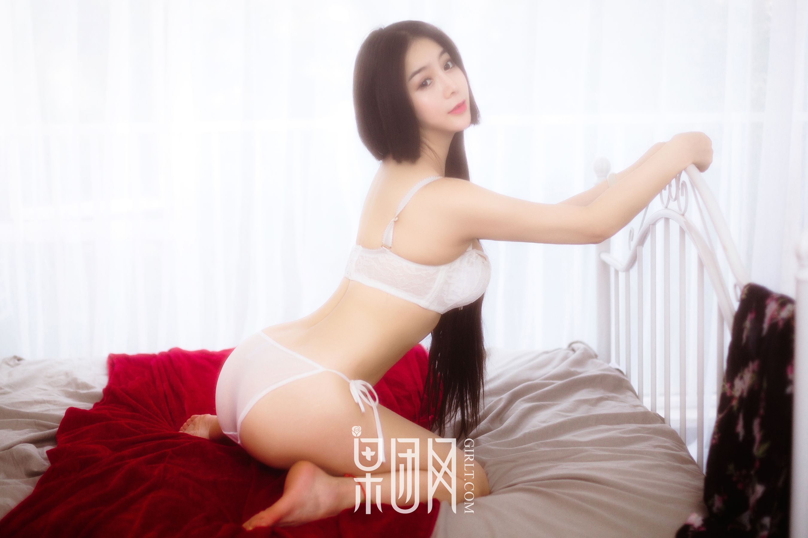 小伊伊《E奶美囡囡 娇俏玉兔精》 [果团网Girlt] No.039