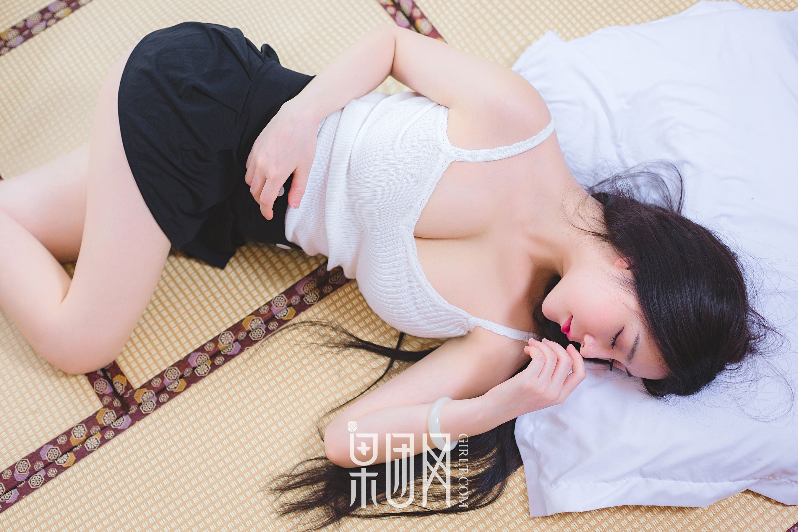 小伊伊《E奶美囡囡 娇俏玉兔精》 [果团网Girlt] No.039