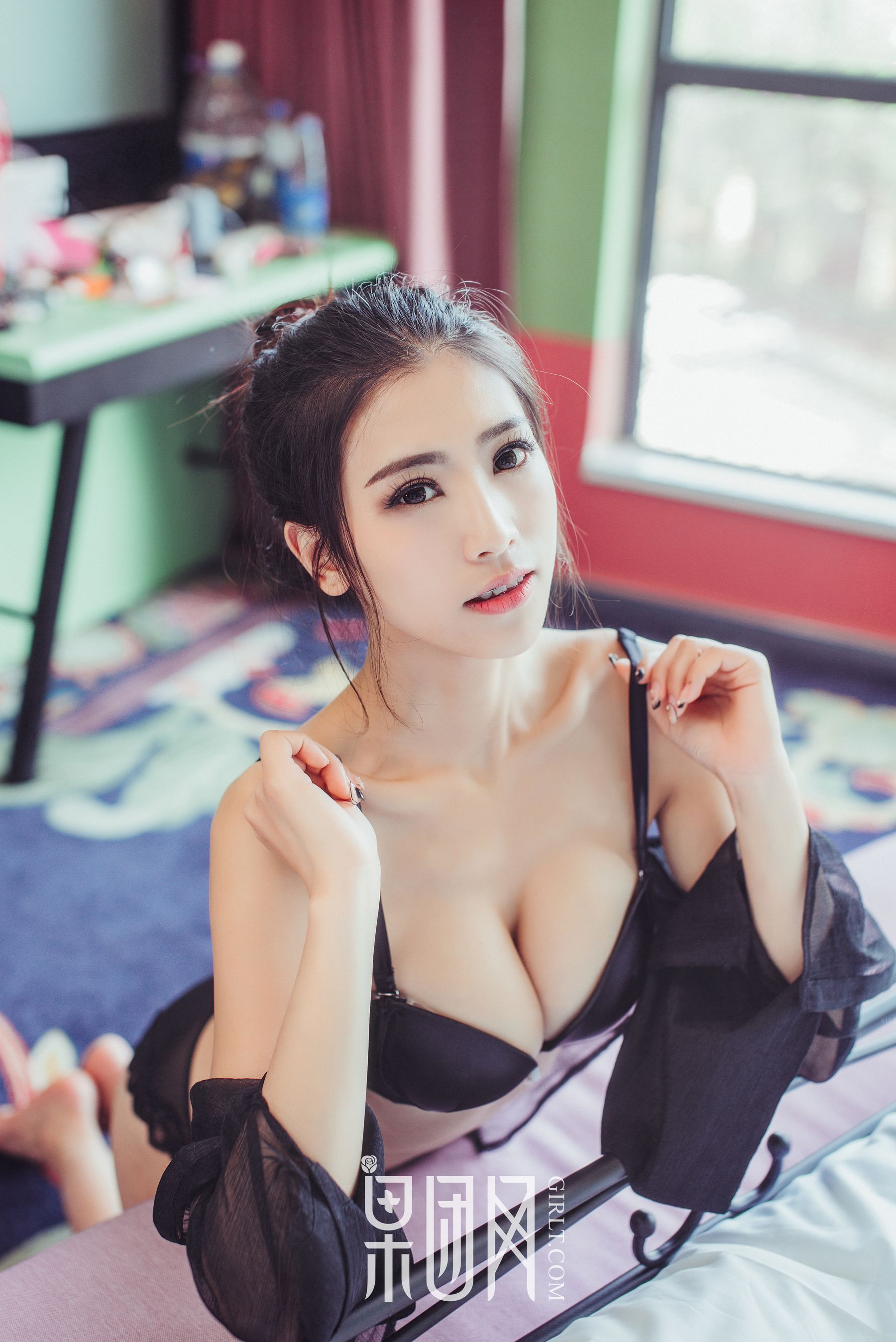 通灵儿《长腿嫩模 34D酥胸》 [果团网Girlt] No.040