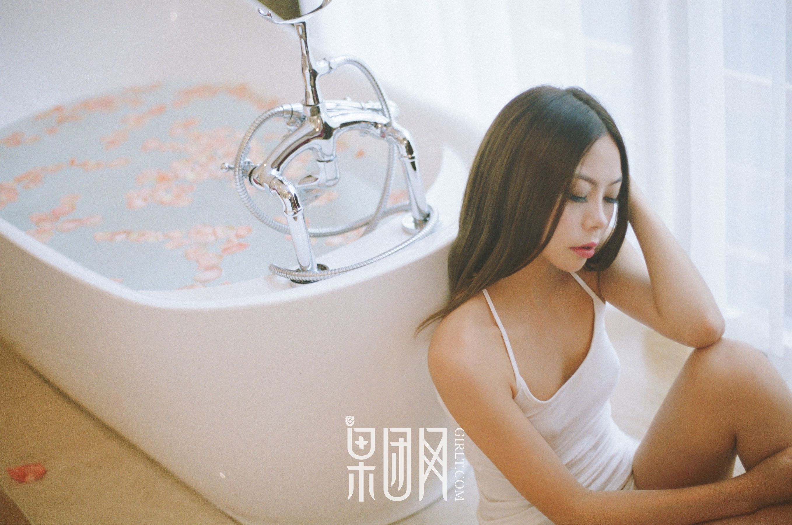清纯女酮体如玉雪白嫩肤 [果团网Girlt] No.058