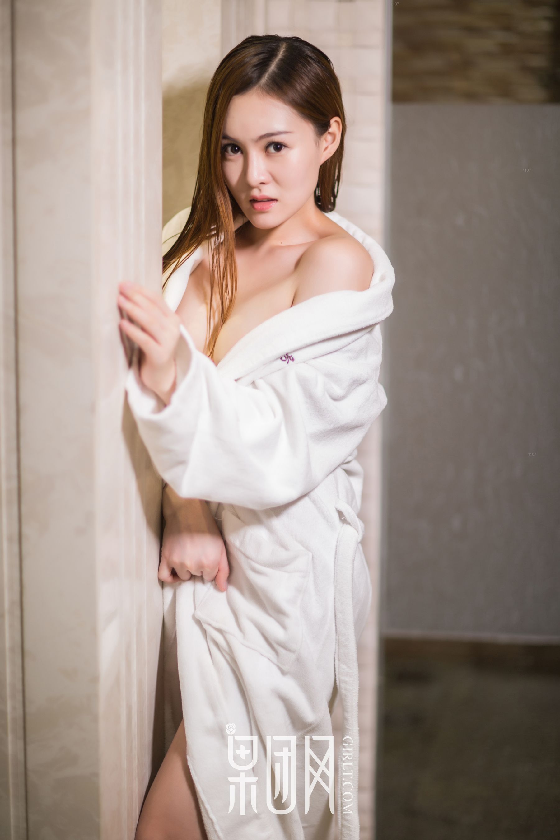 纹身女浴室湿身玩泡泡 [果团网Girlt] No.059