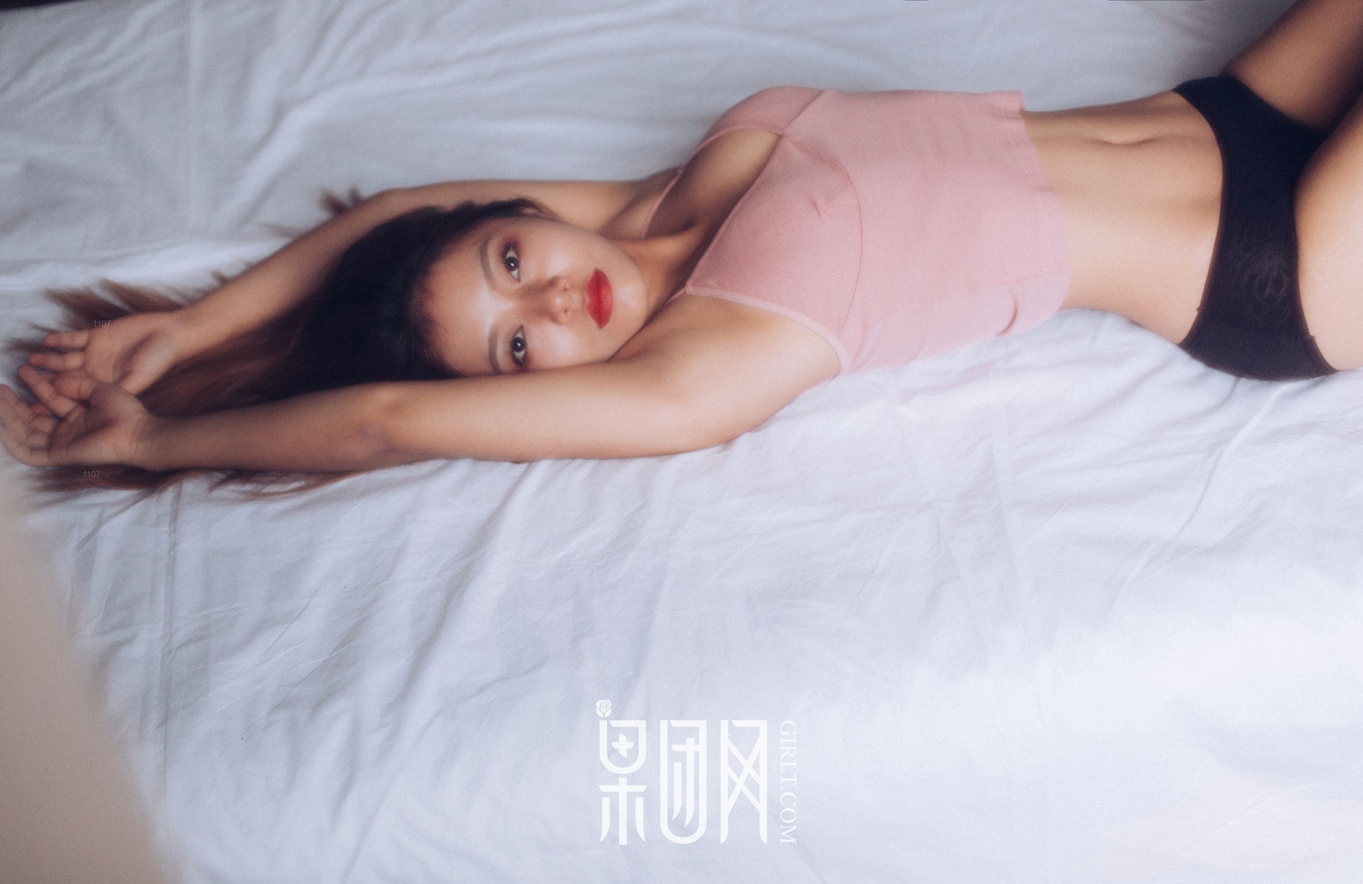 性感少女酥胸翘臀黑丝撩人 [果团网Girlt] No.068