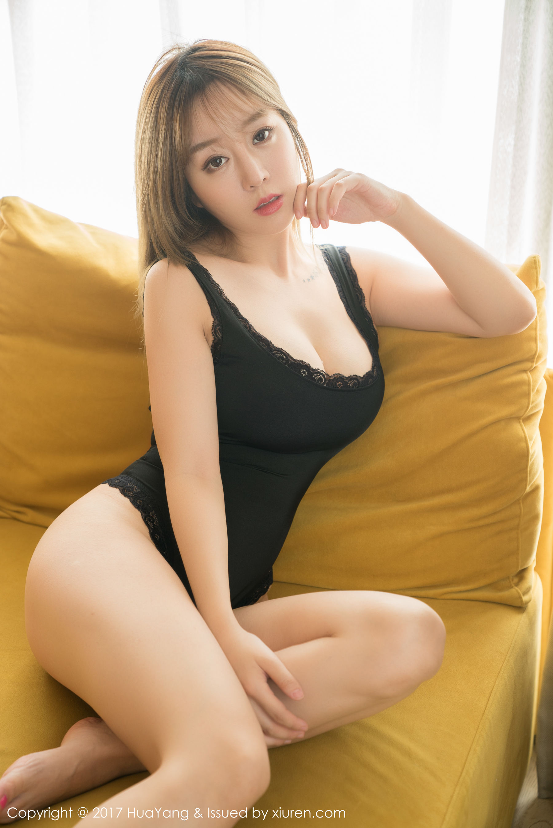 王雨纯《牛仔短裤、蕾丝内衣和护士装》 [花漾HuaYang] VOL.002