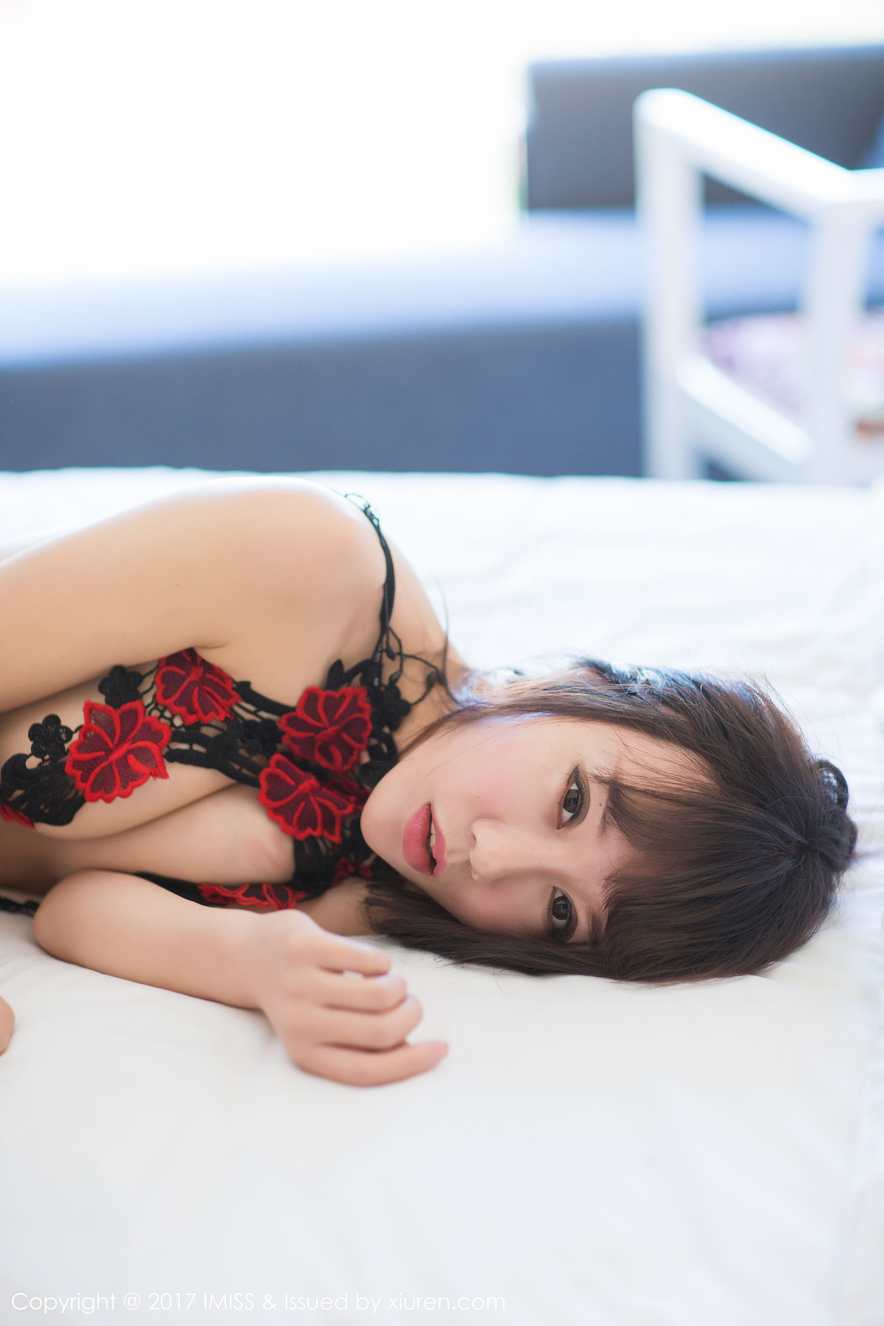 夏笑笑Summer《黑丝美腿与美胸福利》 [爱蜜社IMISS] VOL.157