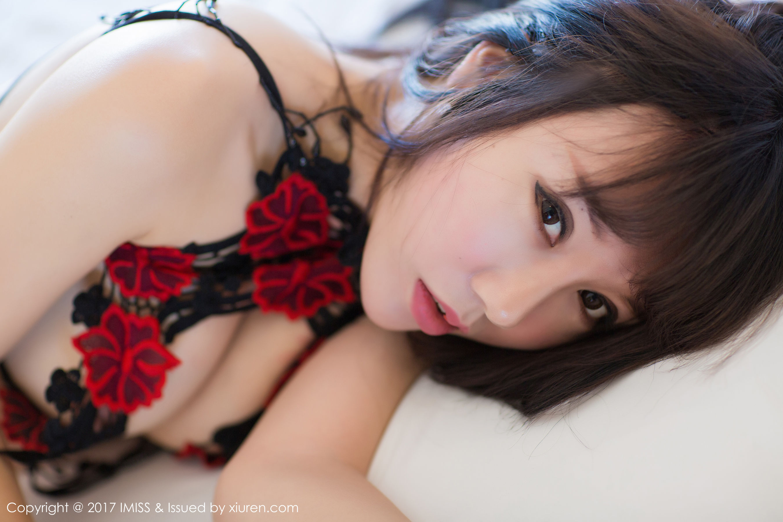 夏笑笑Summer《黑丝美腿与美胸福利》 [爱蜜社IMISS] VOL.157
