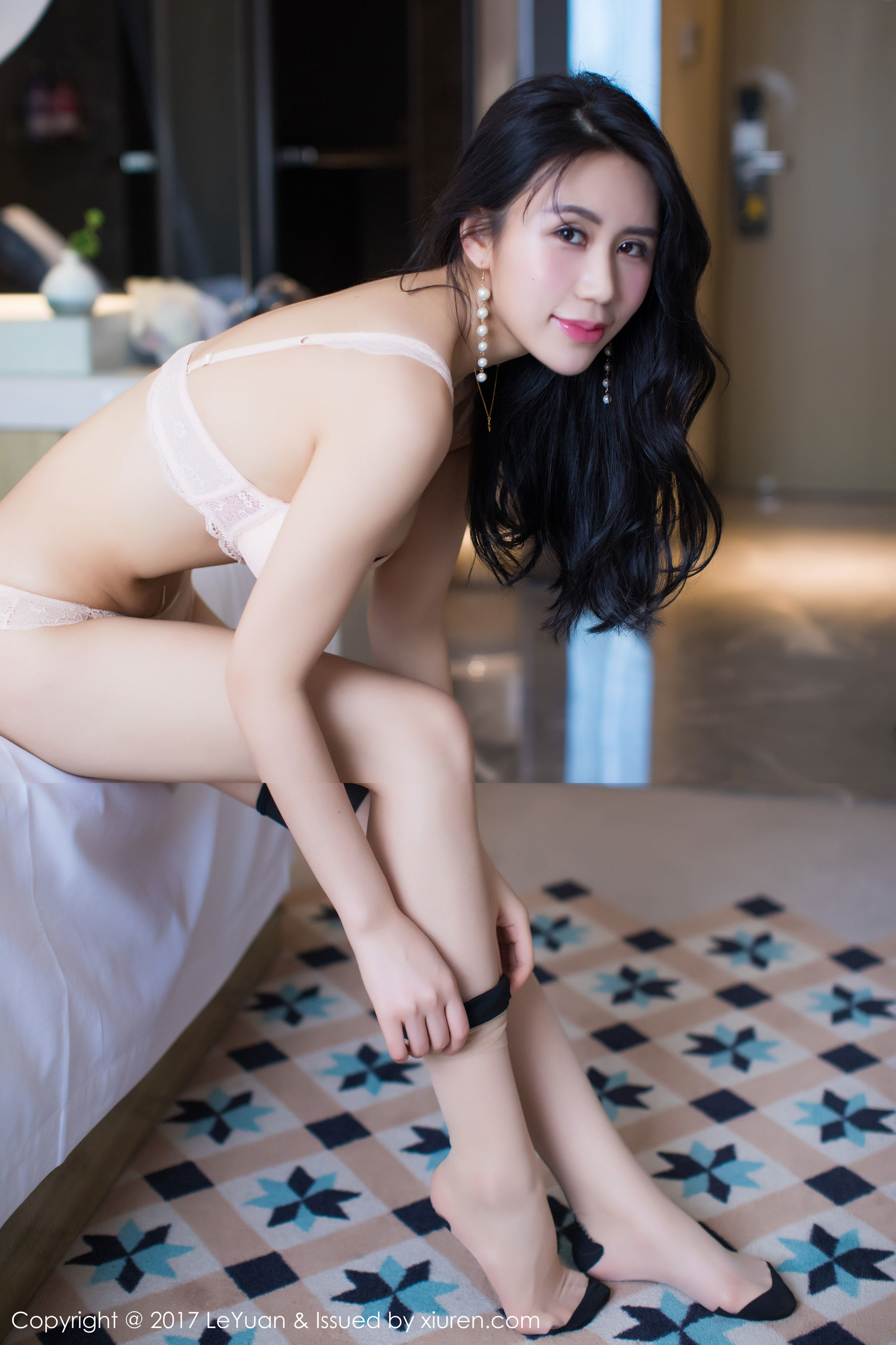 模特紫棋《丝袜美腿诱惑系列》 [星乐园LeYuan] VOL.042