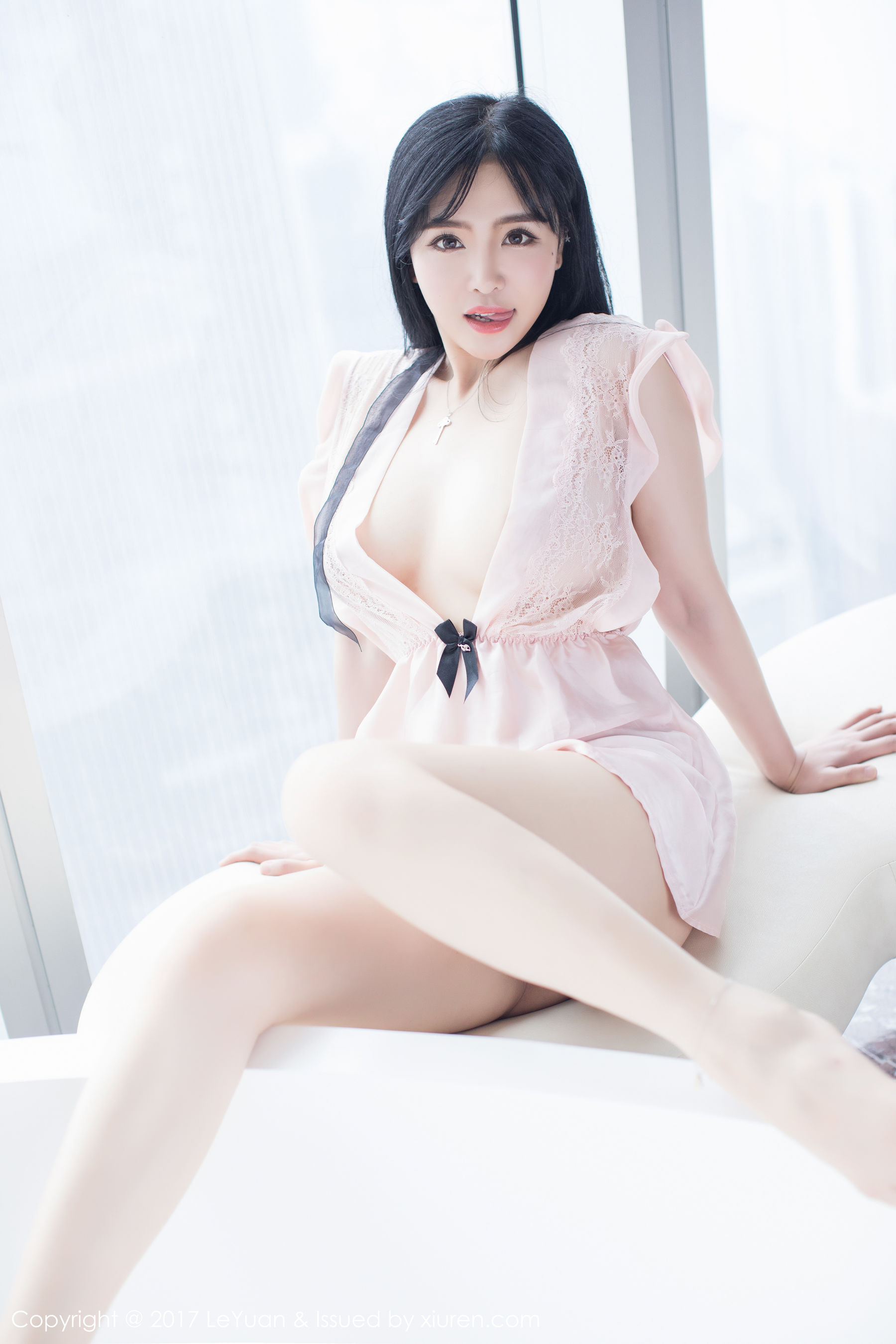 刘钰儿《粉嫩睡衣+白丝诱惑》 [星乐园LeYuan] VOL.046