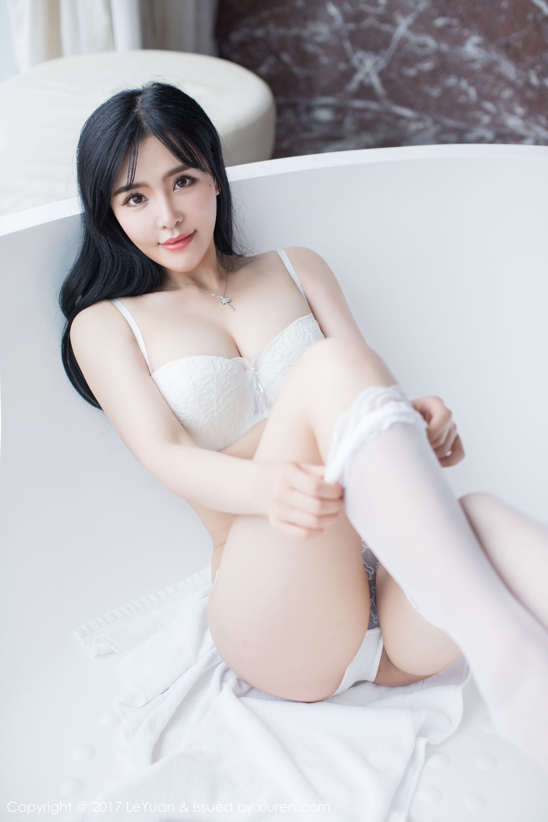 刘钰儿《粉嫩睡衣+白丝诱惑》 [星乐园LeYuan] VOL.046