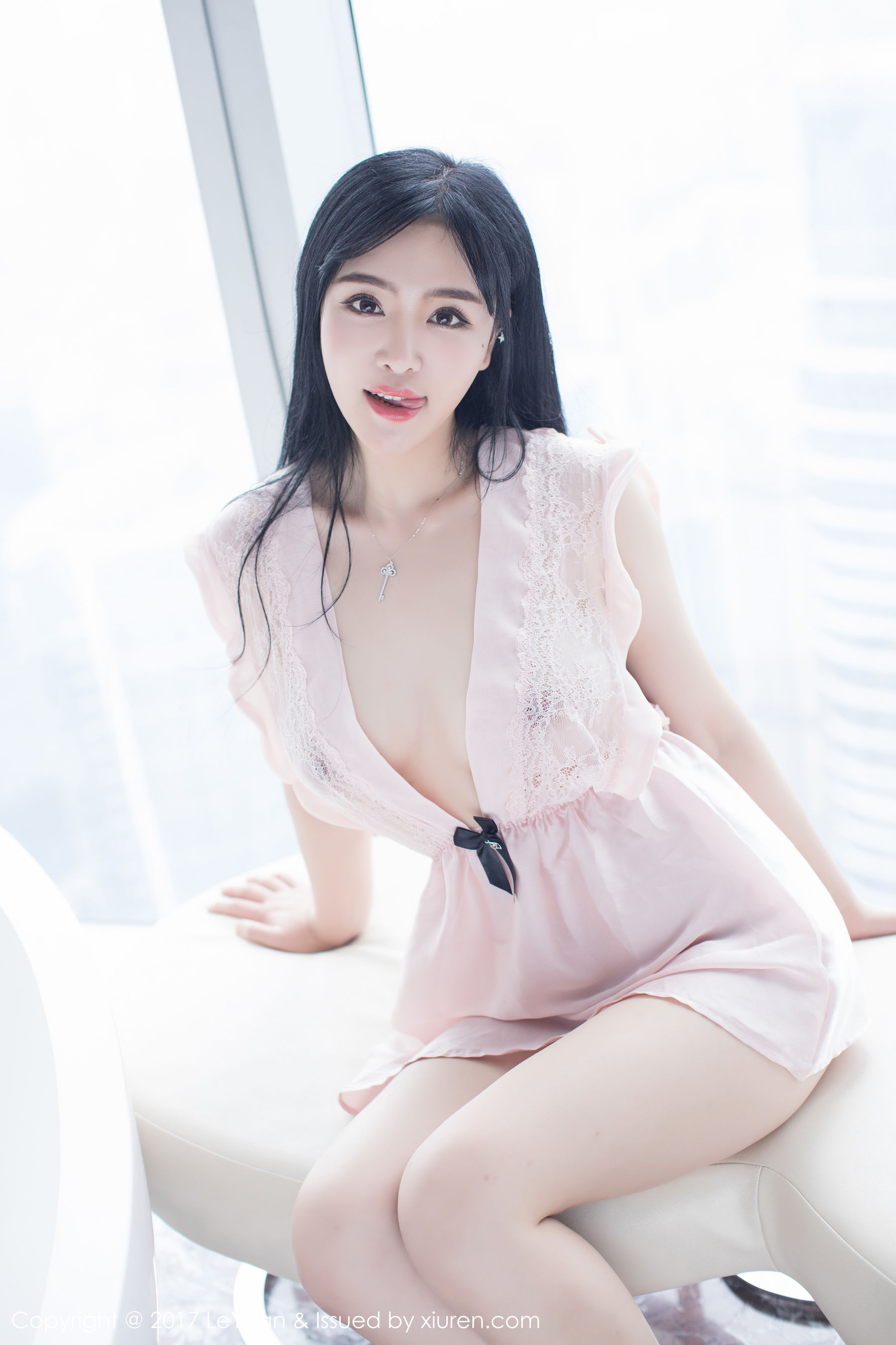刘钰儿《粉嫩睡衣+白丝诱惑》 [星乐园LeYuan] VOL.046