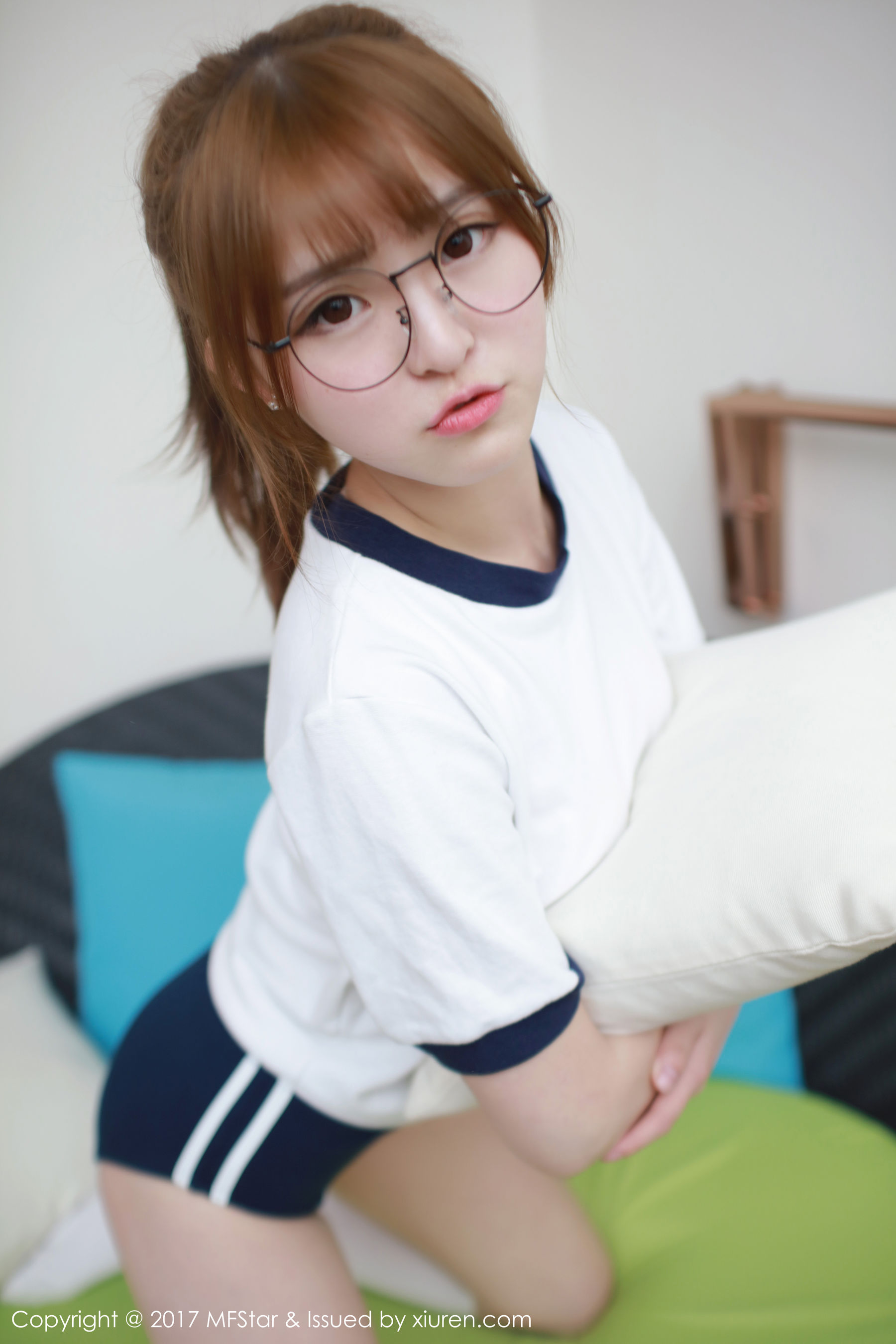 伊小七MoMo《运动服装扮+眼镜OL》 [模范学院MFStar] Vol.090