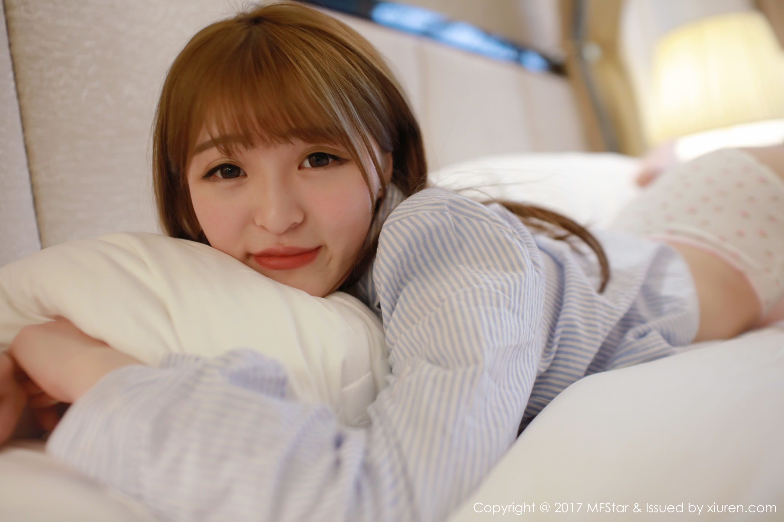 伊小七MoMo《草莓内裤+衬衫系列》 [模范学院MFStar] Vol.096