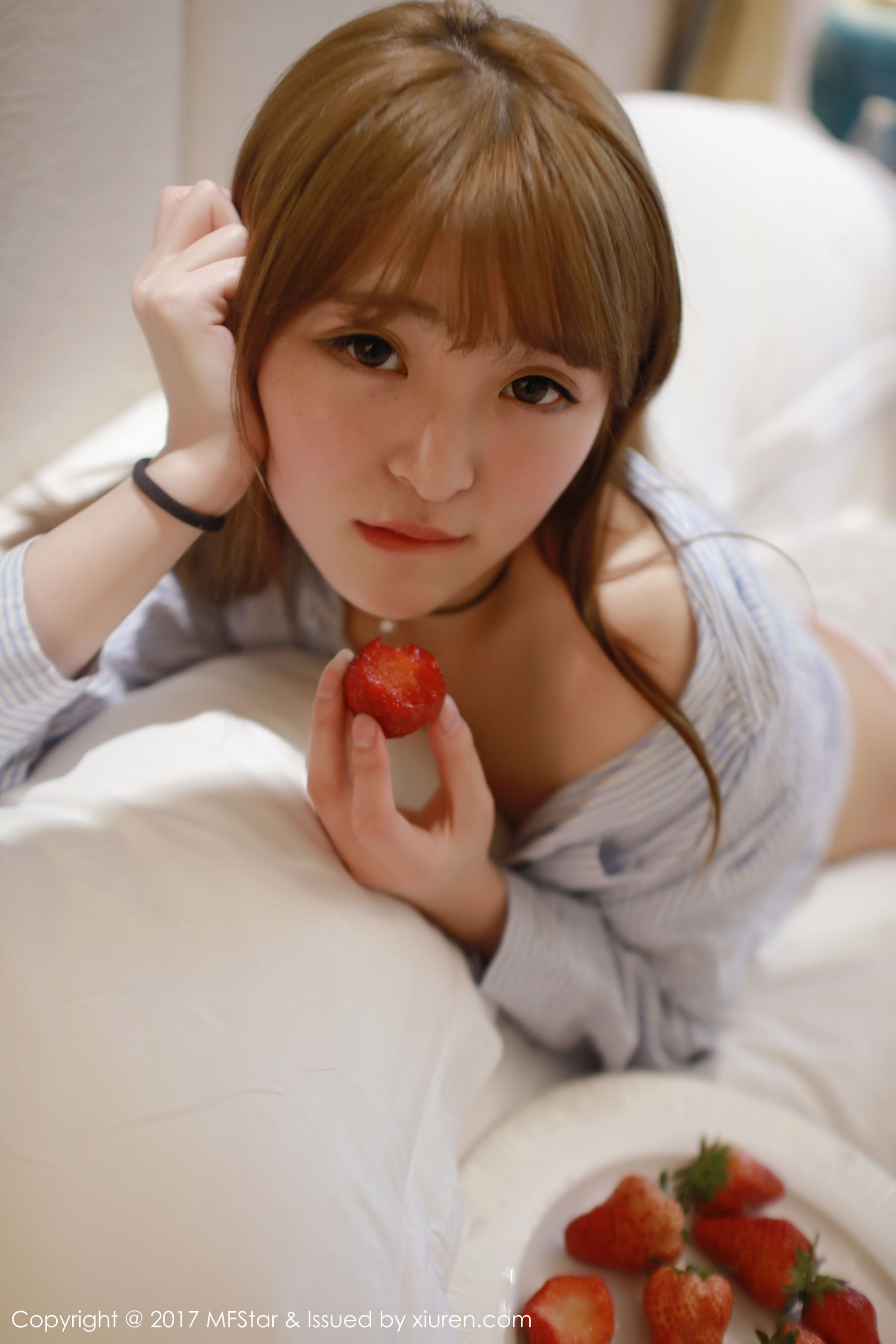 伊小七MoMo《草莓内裤+衬衫系列》 [模范学院MFStar] Vol.096