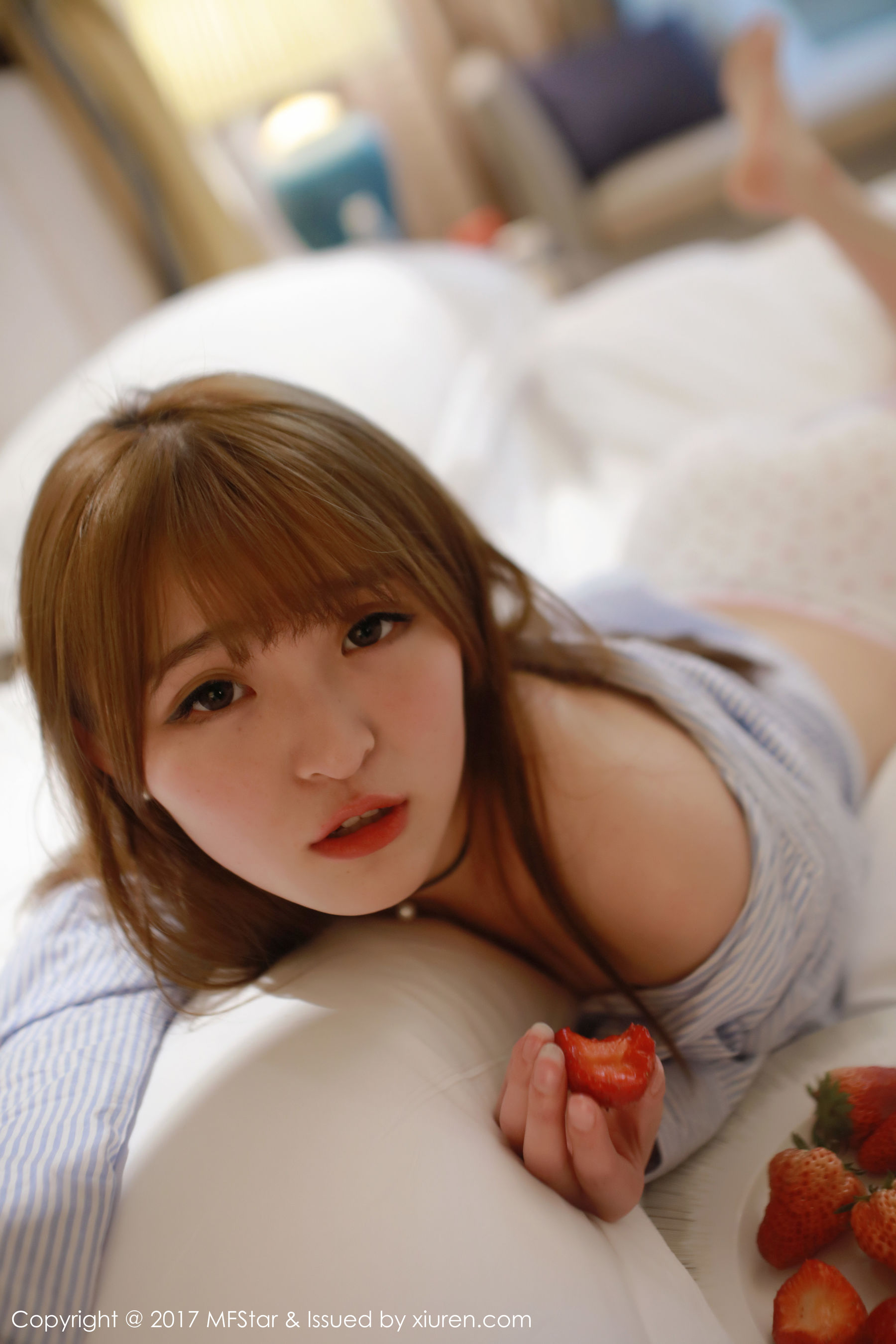伊小七MoMo《草莓内裤+衬衫系列》 [模范学院MFStar] Vol.096