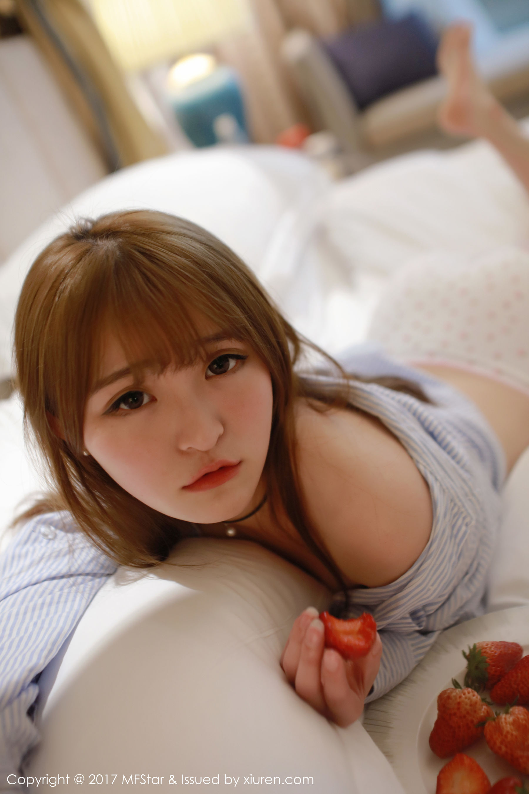 伊小七MoMo《草莓内裤+衬衫系列》 [模范学院MFStar] Vol.096