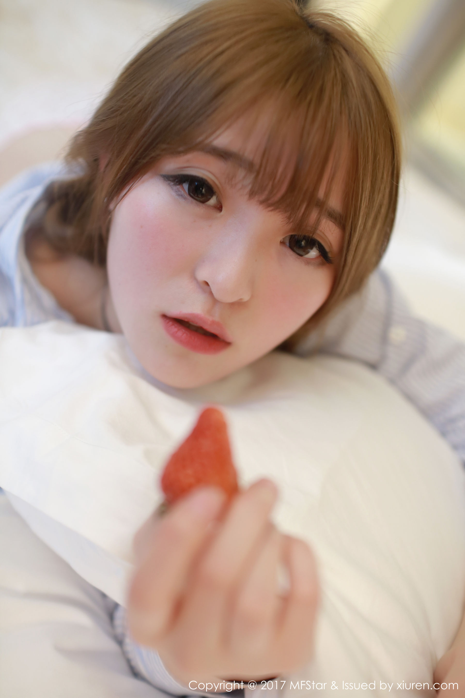 伊小七MoMo《草莓内裤+衬衫系列》 [模范学院MFStar] Vol.096