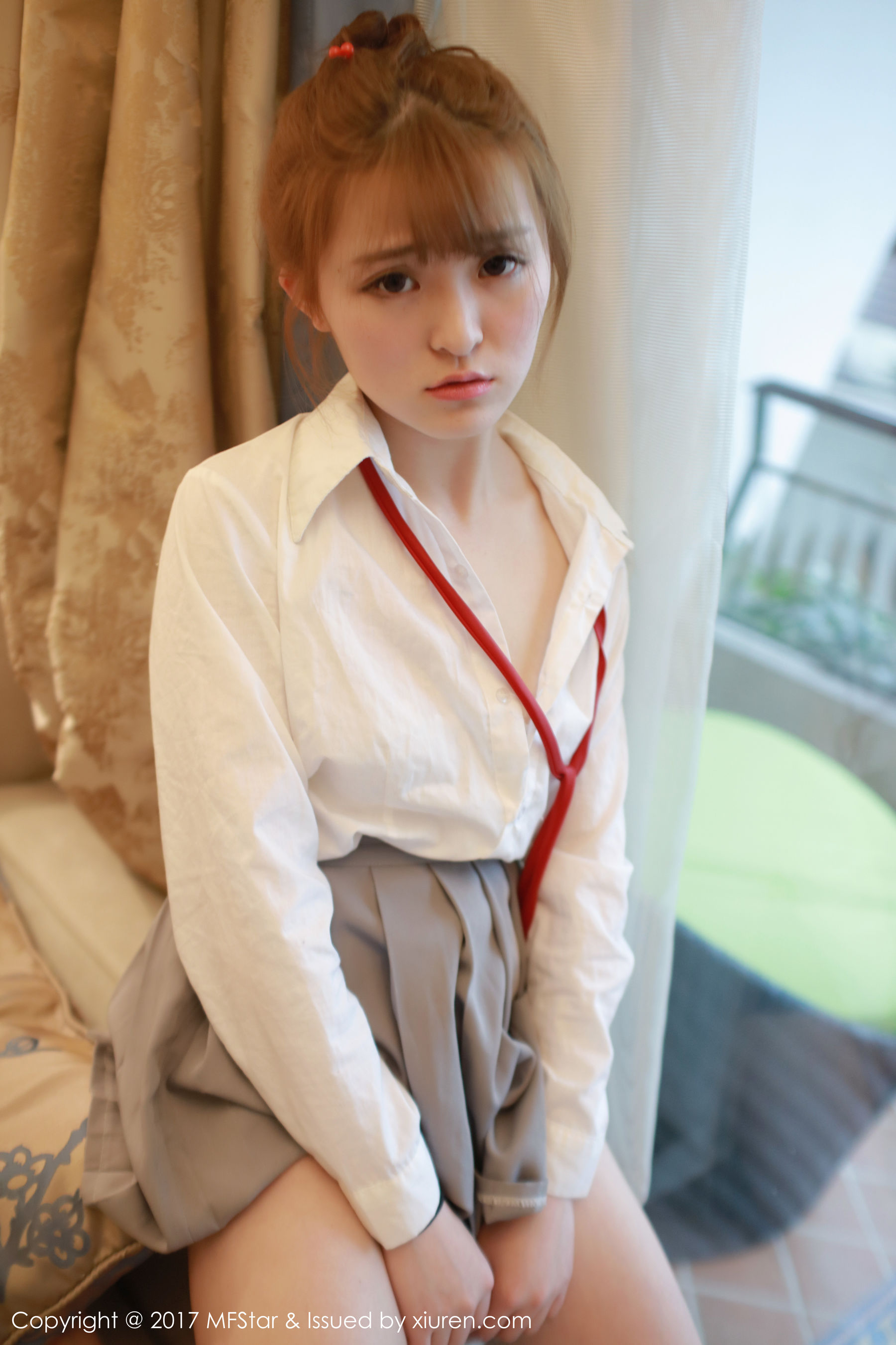 伊小七MoMo《学生装白衬衫+短裙系列》 [模范学院MFStar] Vol.098