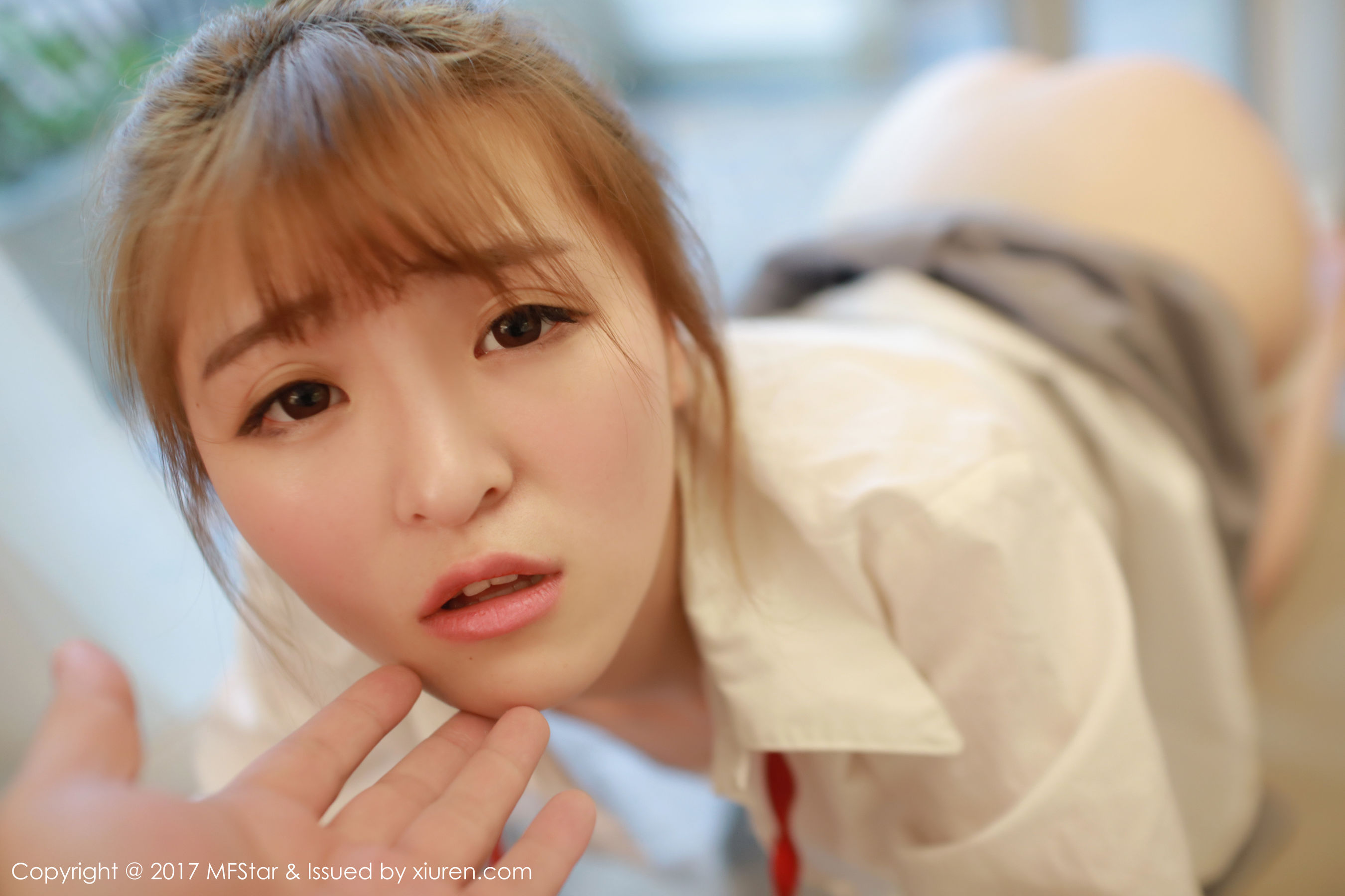 伊小七MoMo《学生装白衬衫+短裙系列》 [模范学院MFStar] Vol.098