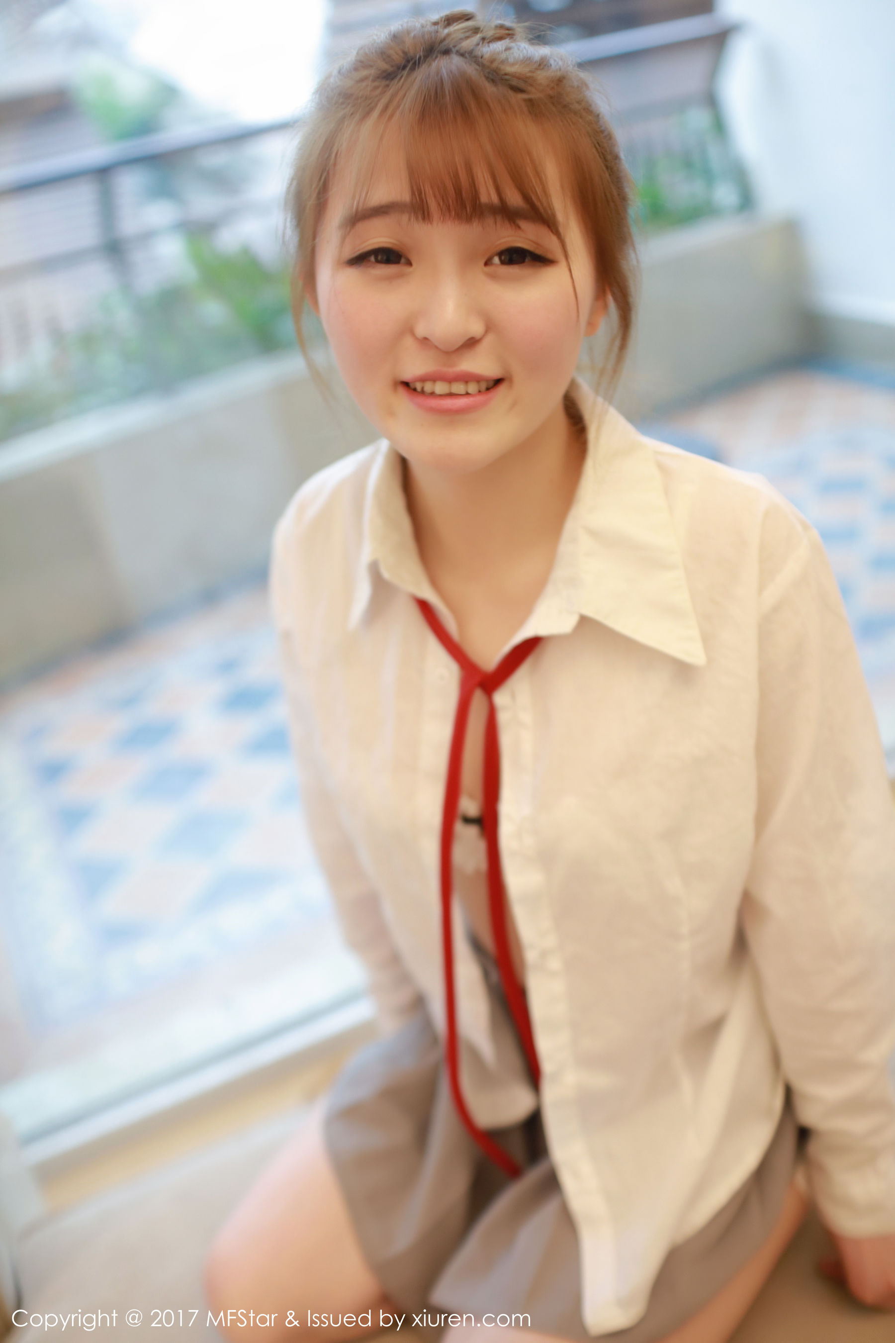 伊小七MoMo《学生装白衬衫+短裙系列》 [模范学院MFStar] Vol.098