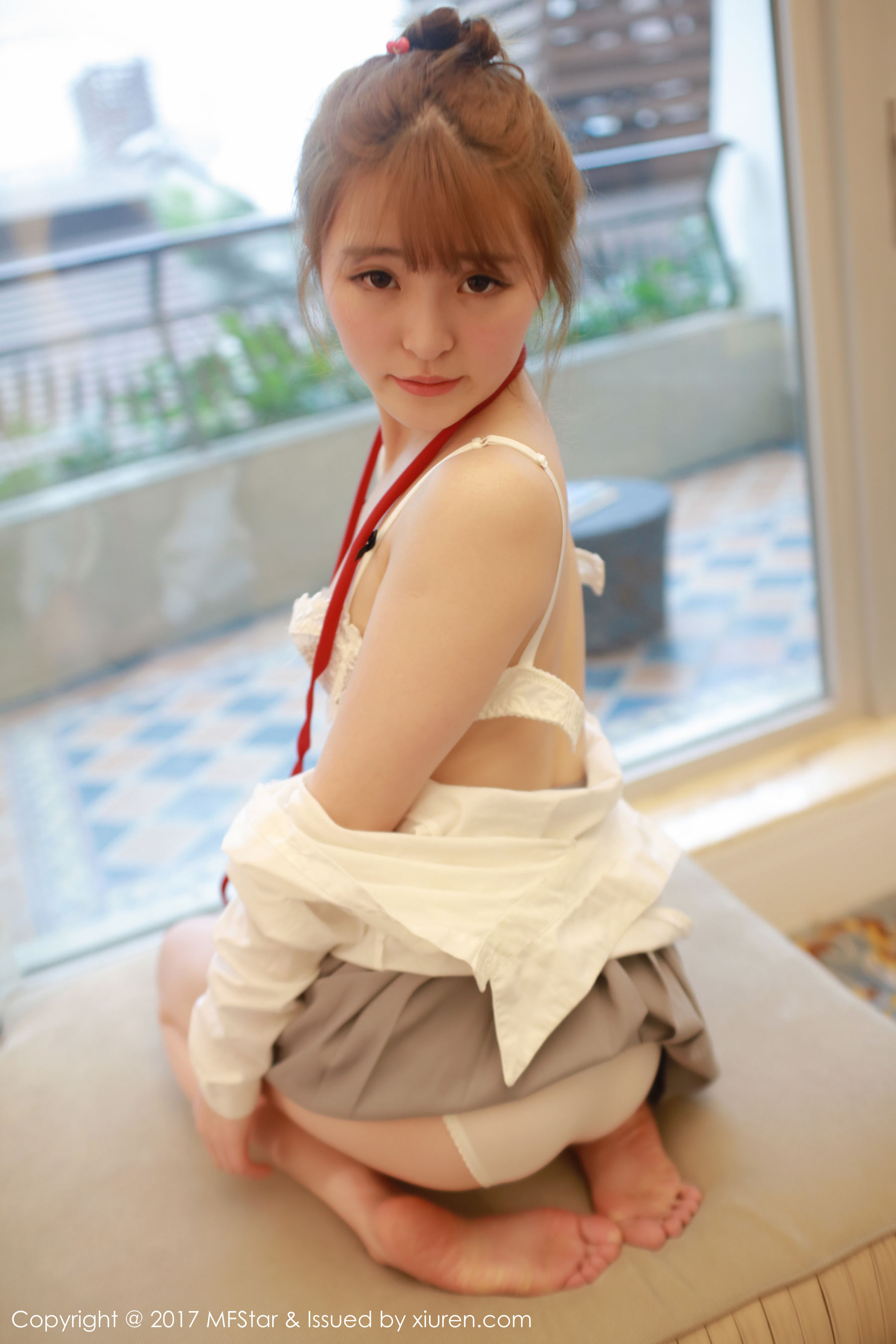 伊小七MoMo《学生装白衬衫+短裙系列》 [模范学院MFStar] Vol.098