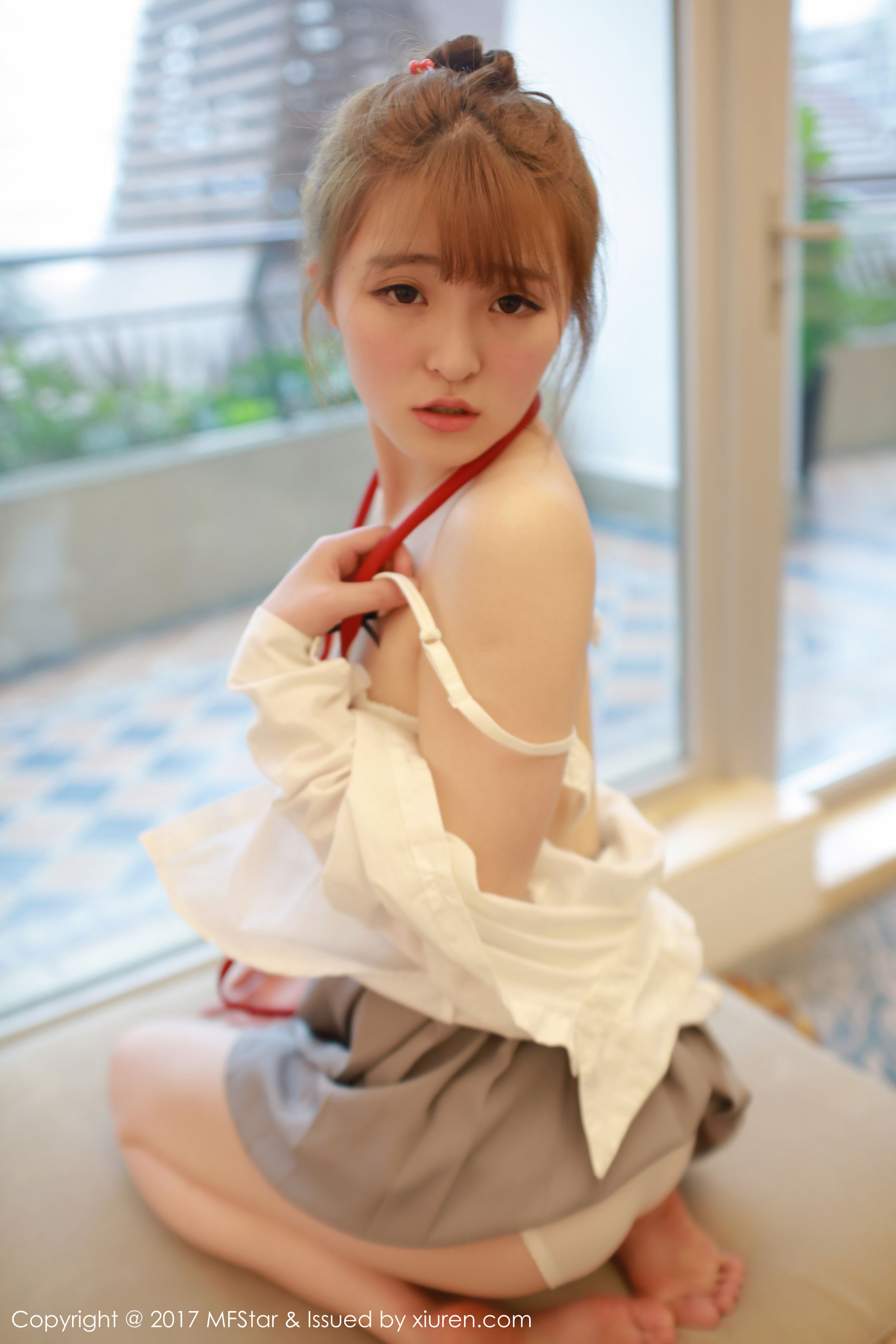 伊小七MoMo《学生装白衬衫+短裙系列》 [模范学院MFStar] Vol.098