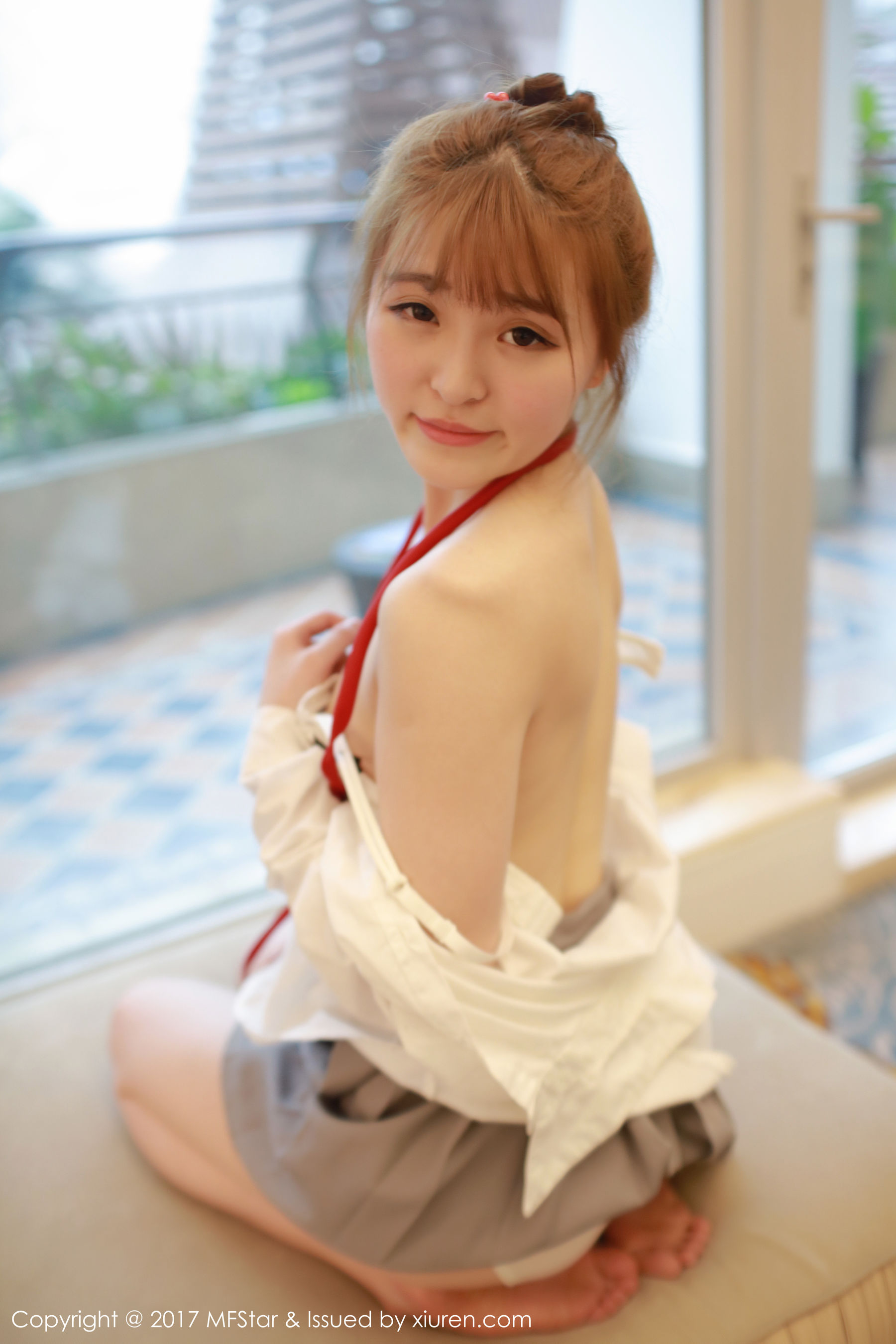 伊小七MoMo《学生装白衬衫+短裙系列》 [模范学院MFStar] Vol.098