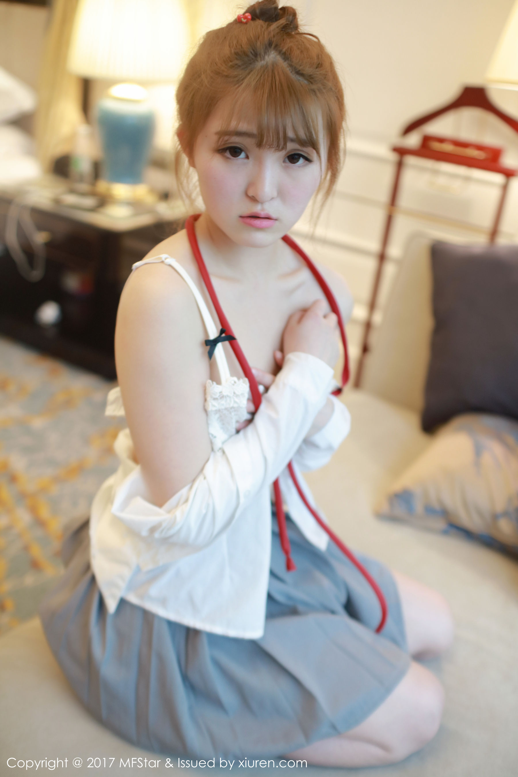伊小七MoMo《学生装白衬衫+短裙系列》 [模范学院MFStar] Vol.098