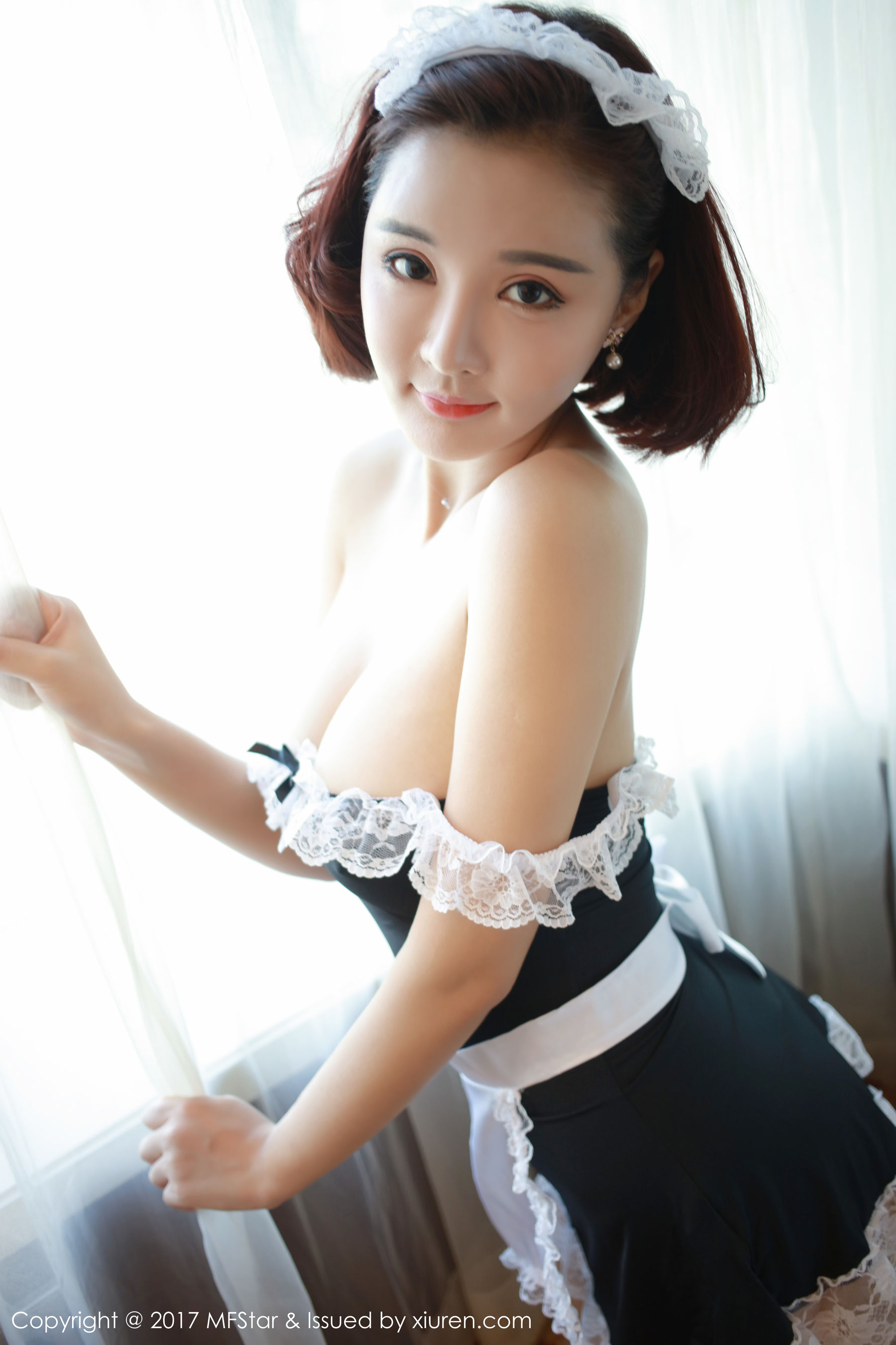 佳佳JiaJia《蕾丝女仆+透视旗袍》 [模范学院MFStar] Vol.100