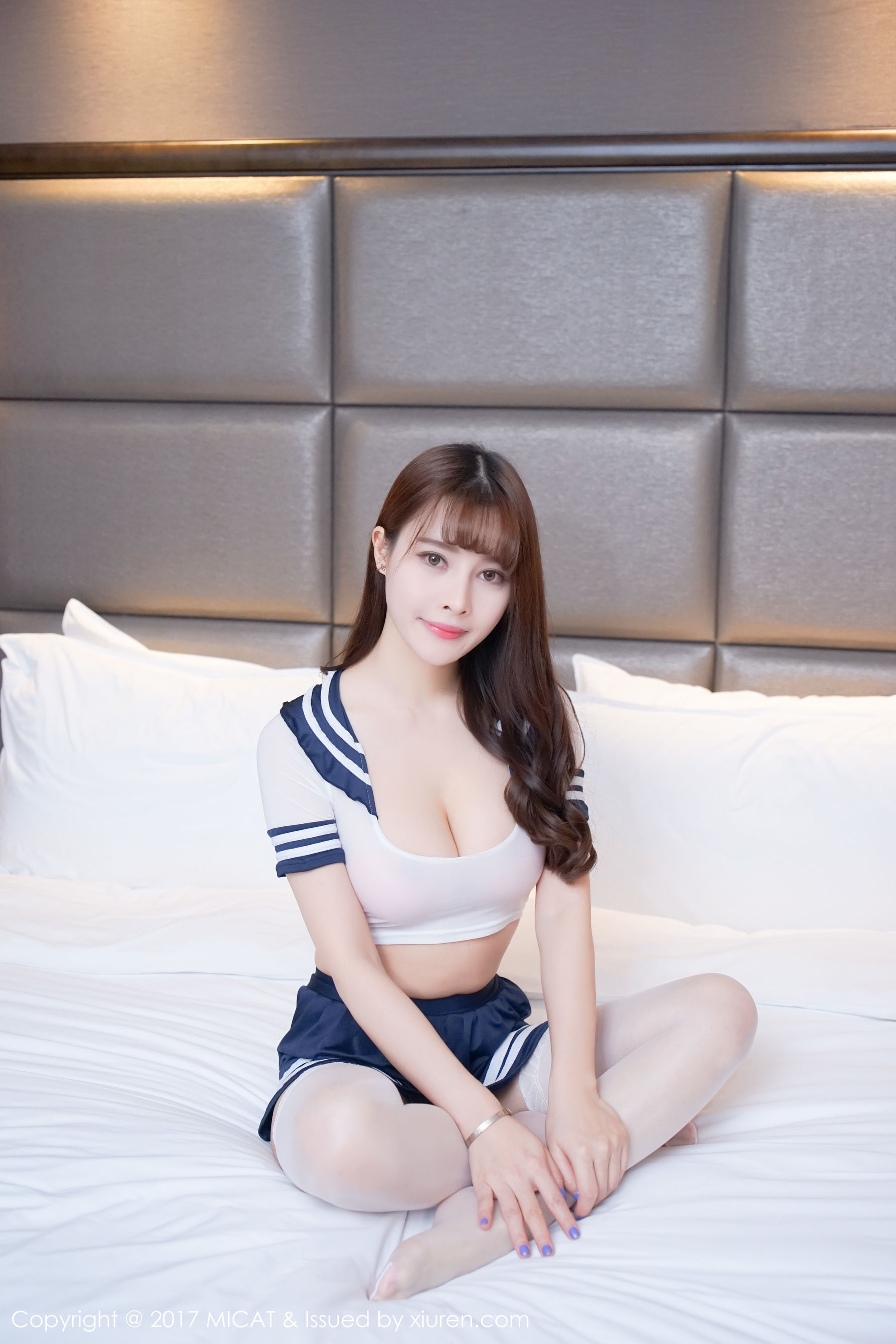 雪瑞Lisa《低胸睡衣、女仆装、学生装、蕾丝袜》 [猫萌榜MICAT] VOL.022