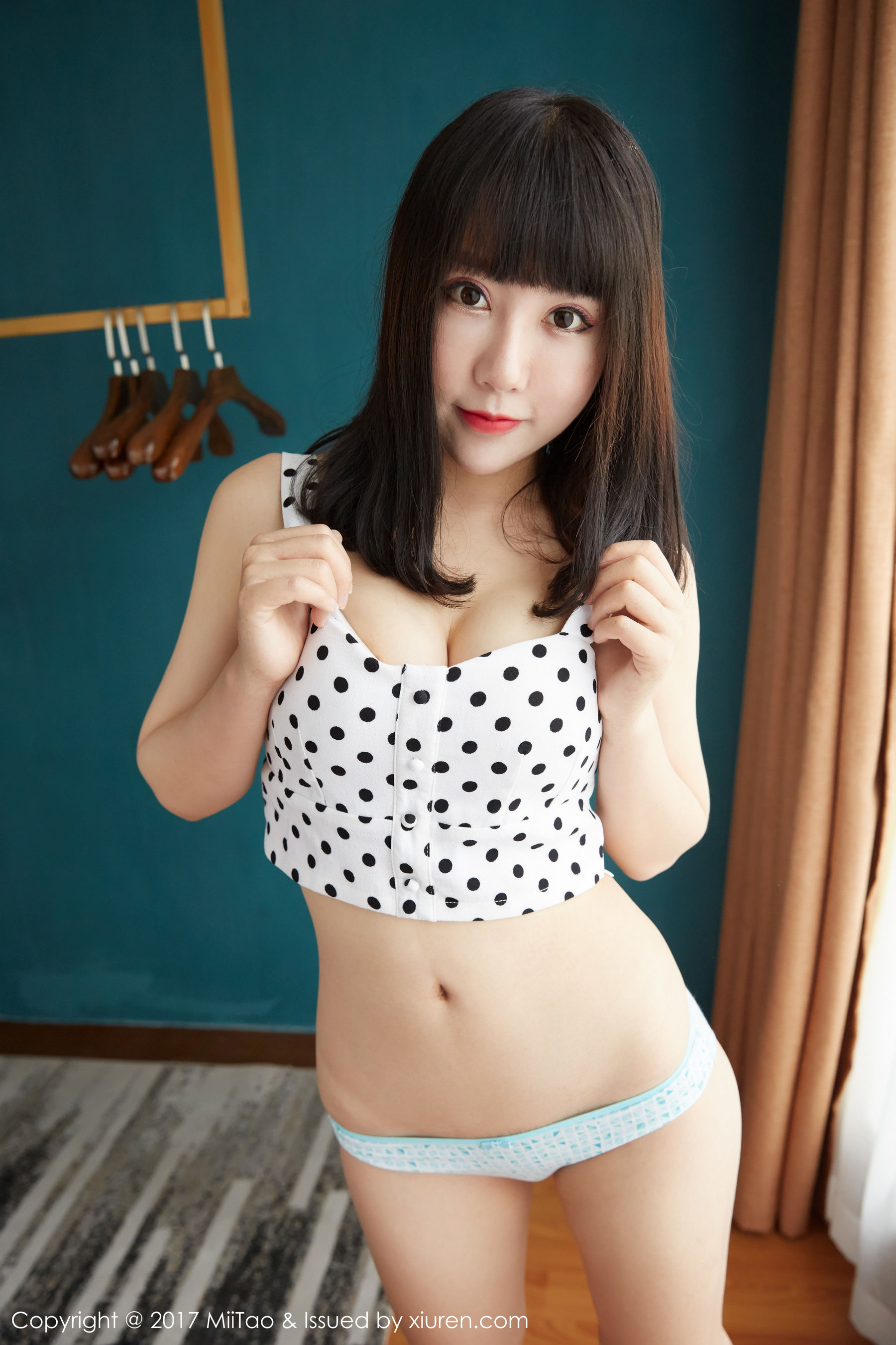 雪碧(夏笑笑)《甜美可爱的妹子，蜜桃美臀》 [蜜桃社MiiTao] VOL.068