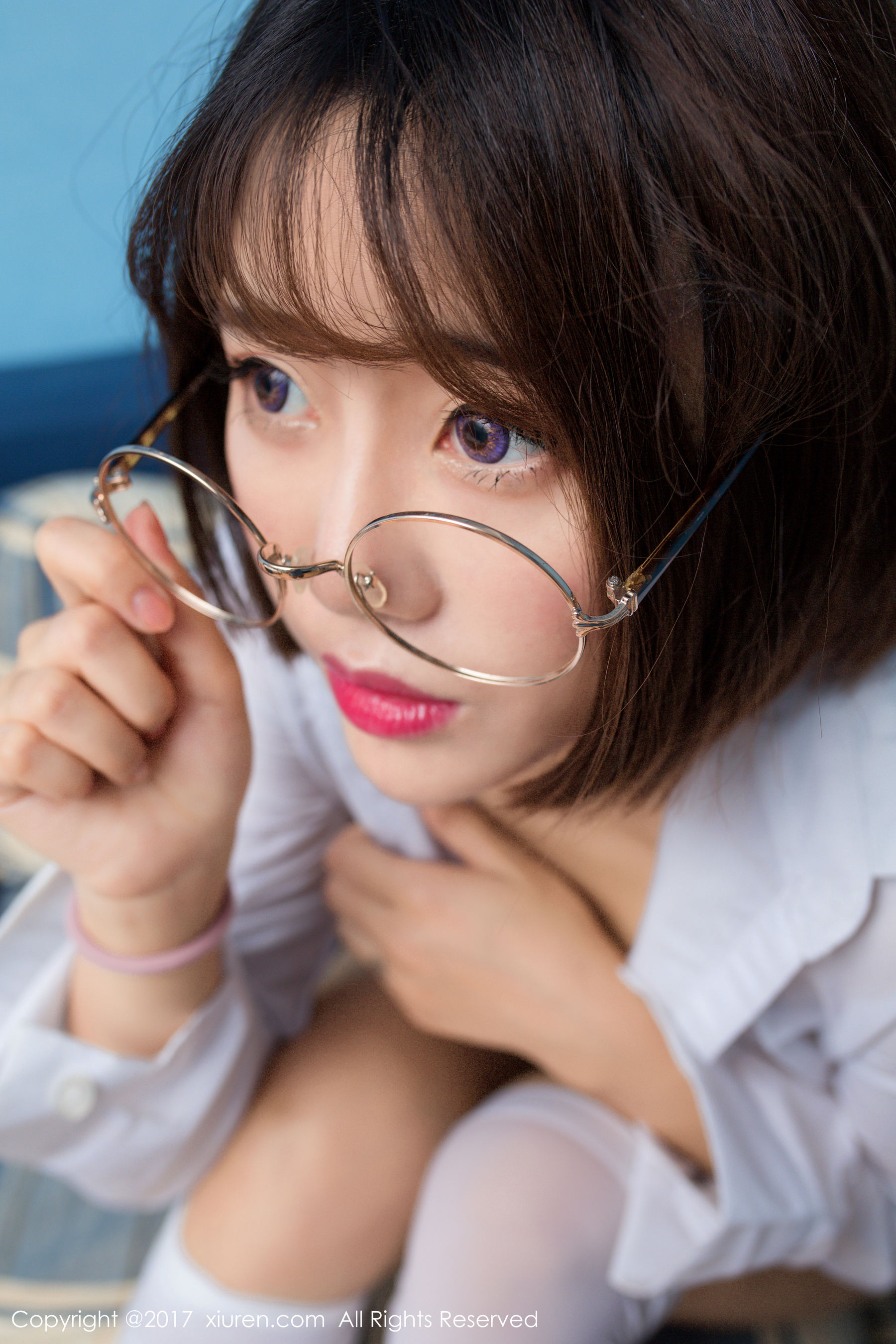 兜豆靓Youlina《小秘装、性感主妇装》 [秀人网XIUREN] No.678