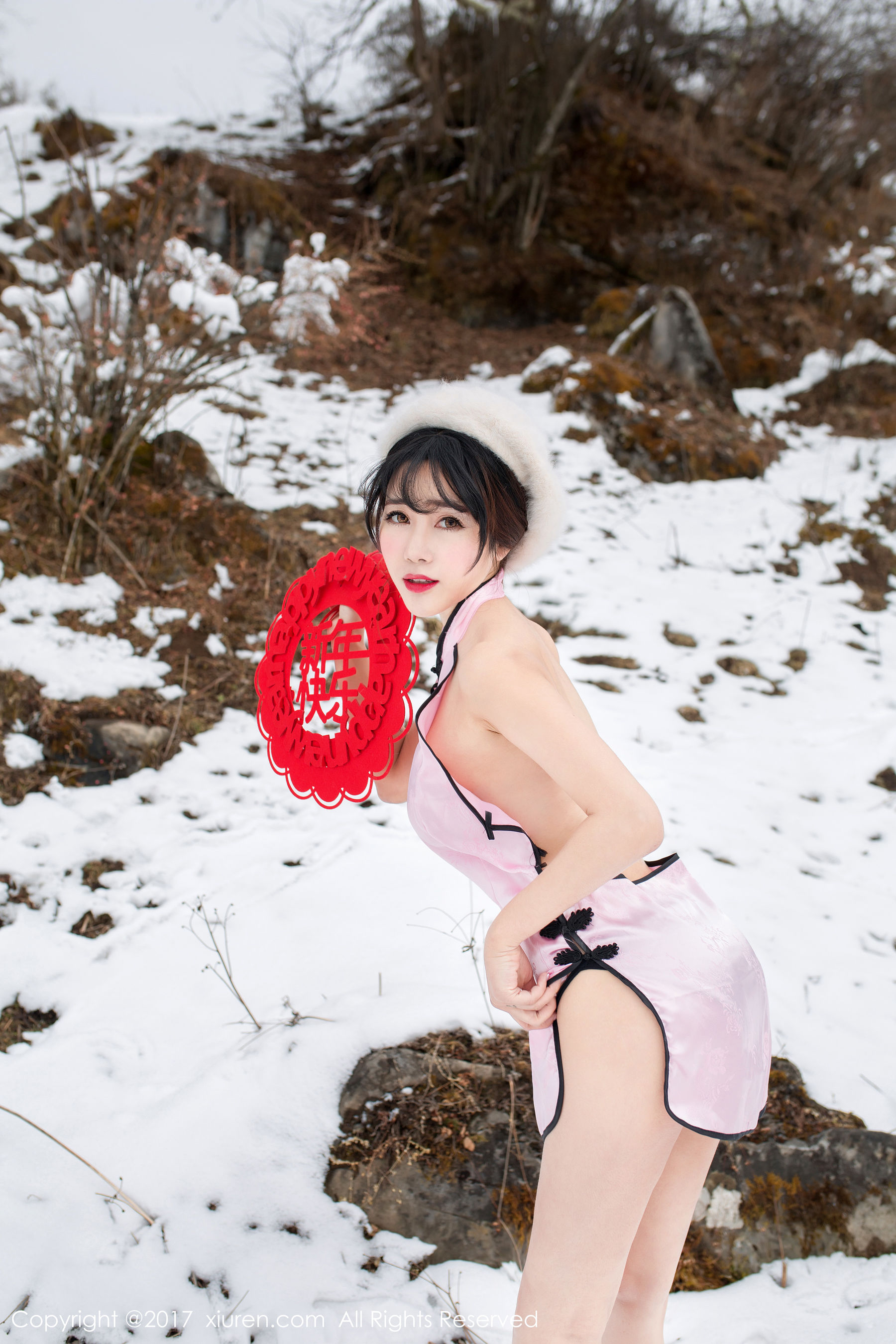兜豆靓Youlina《新年贺岁》 [秀人网XIUREN] No.686