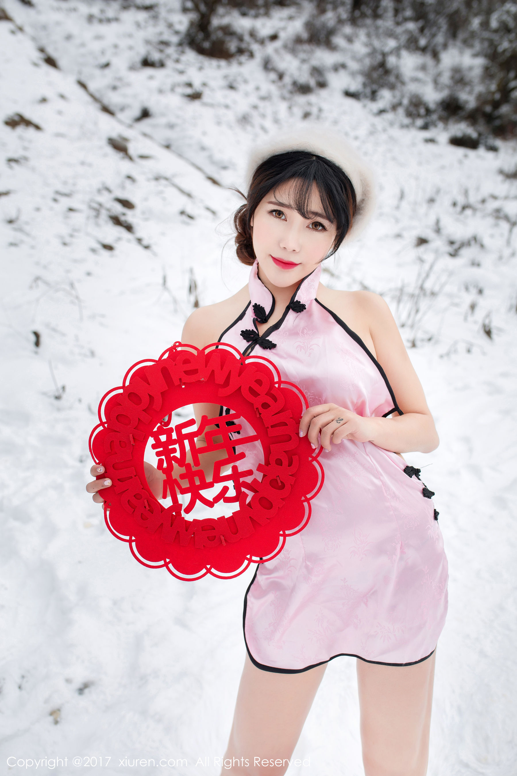 兜豆靓Youlina《新年贺岁》 [秀人网XIUREN] No.686