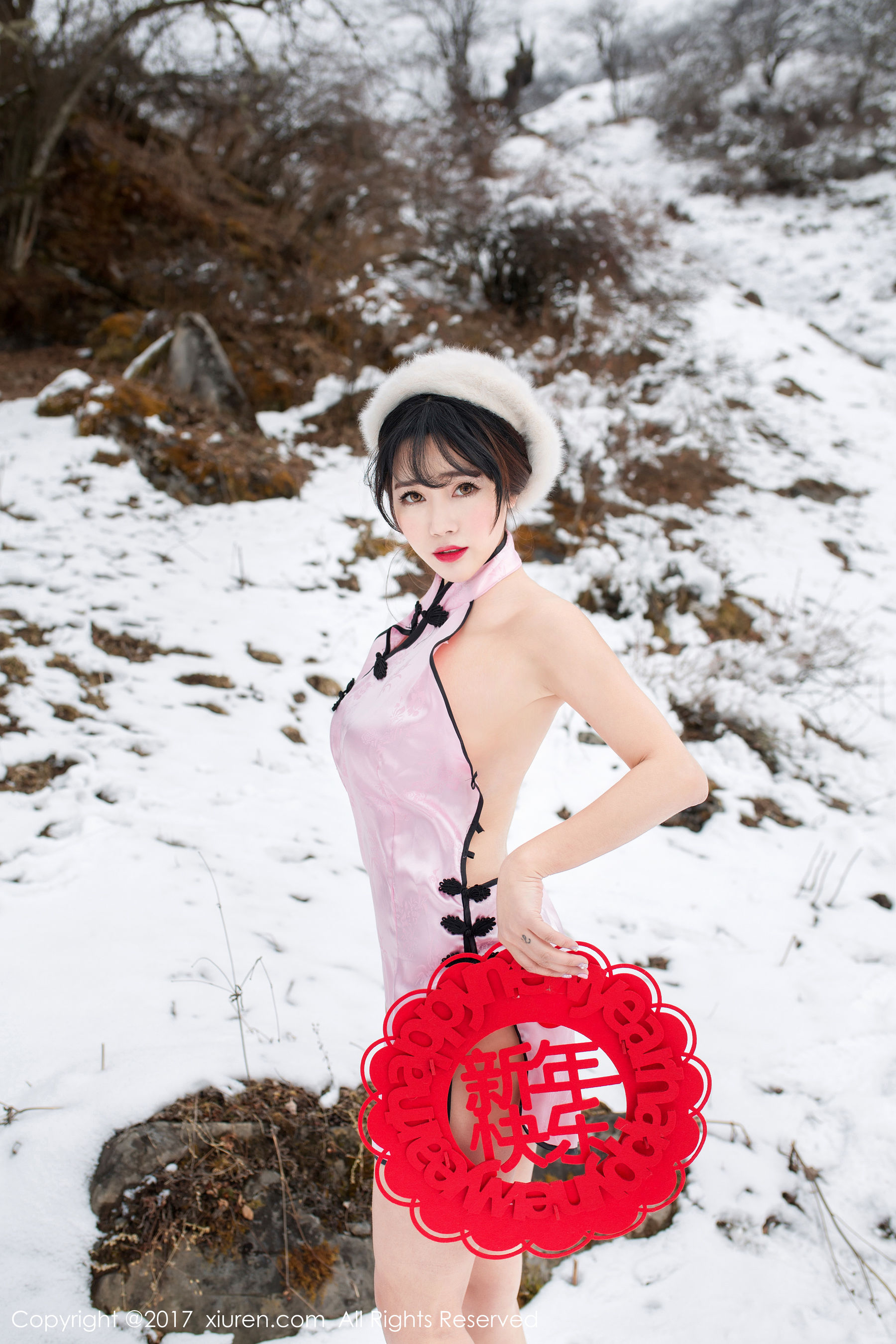 兜豆靓Youlina《新年贺岁》 [秀人网XIUREN] No.686