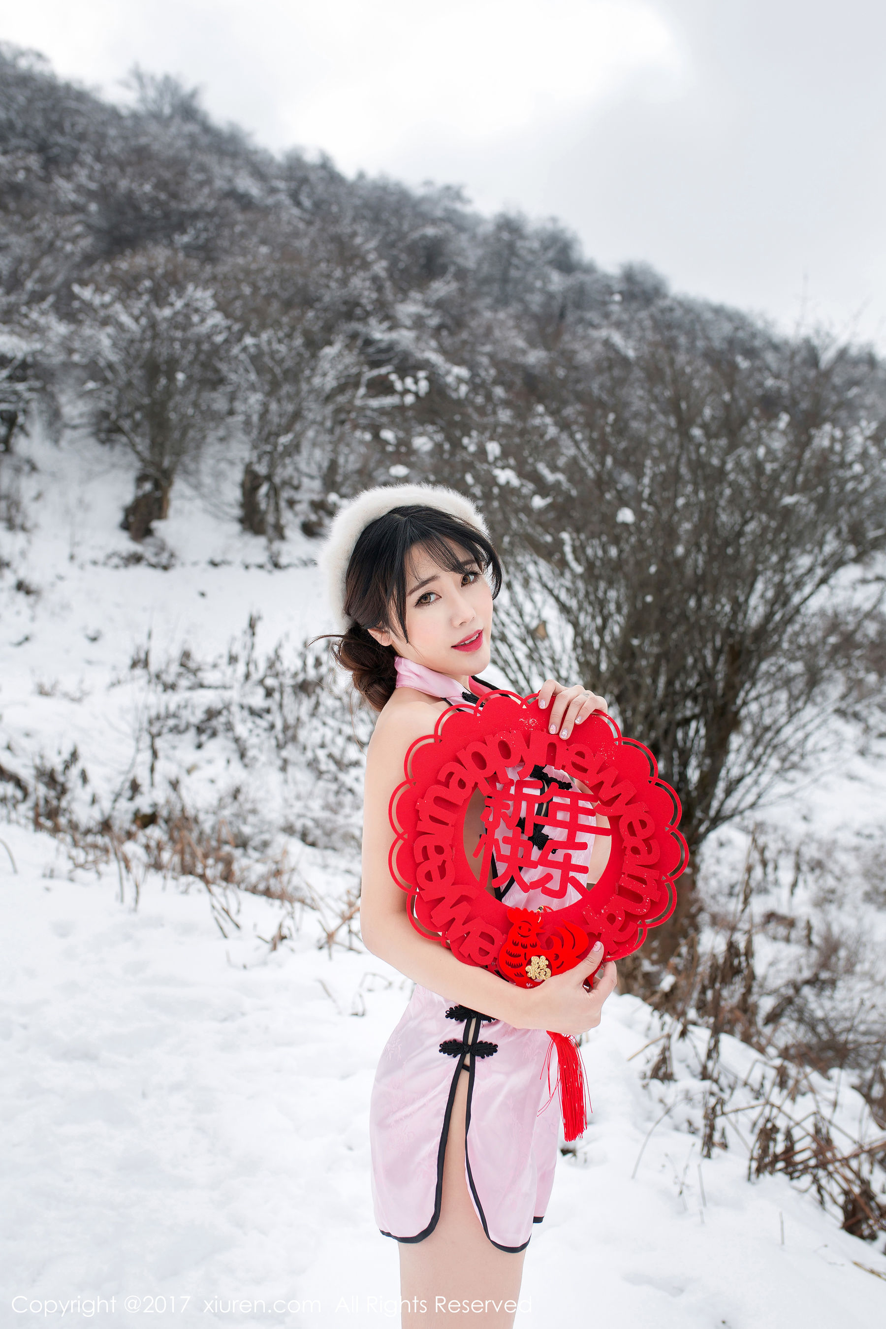 兜豆靓Youlina《新年贺岁》 [秀人网XIUREN] No.686