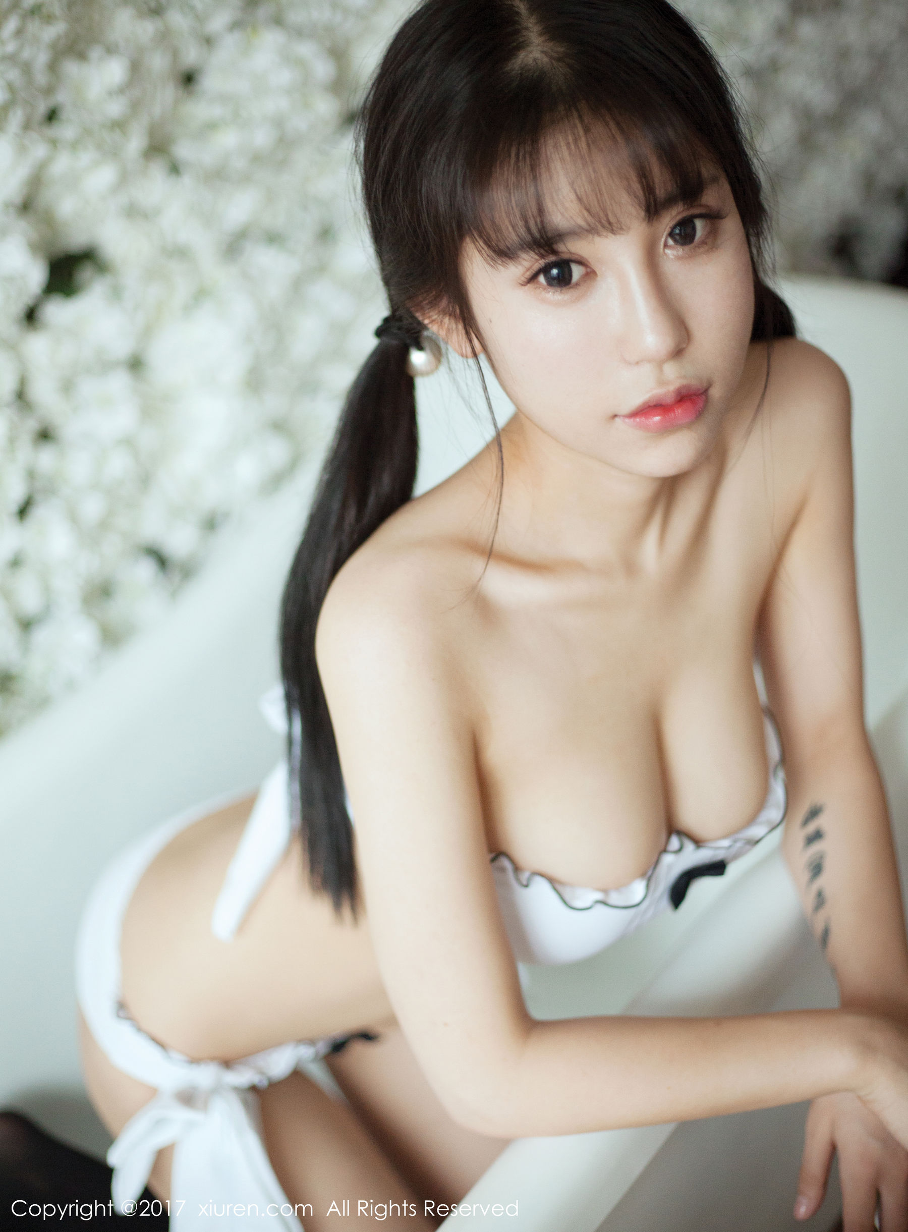 萝莉悠悠酱《奶油涂抹+开胸死库水》 [秀人网XIUREN] No.718