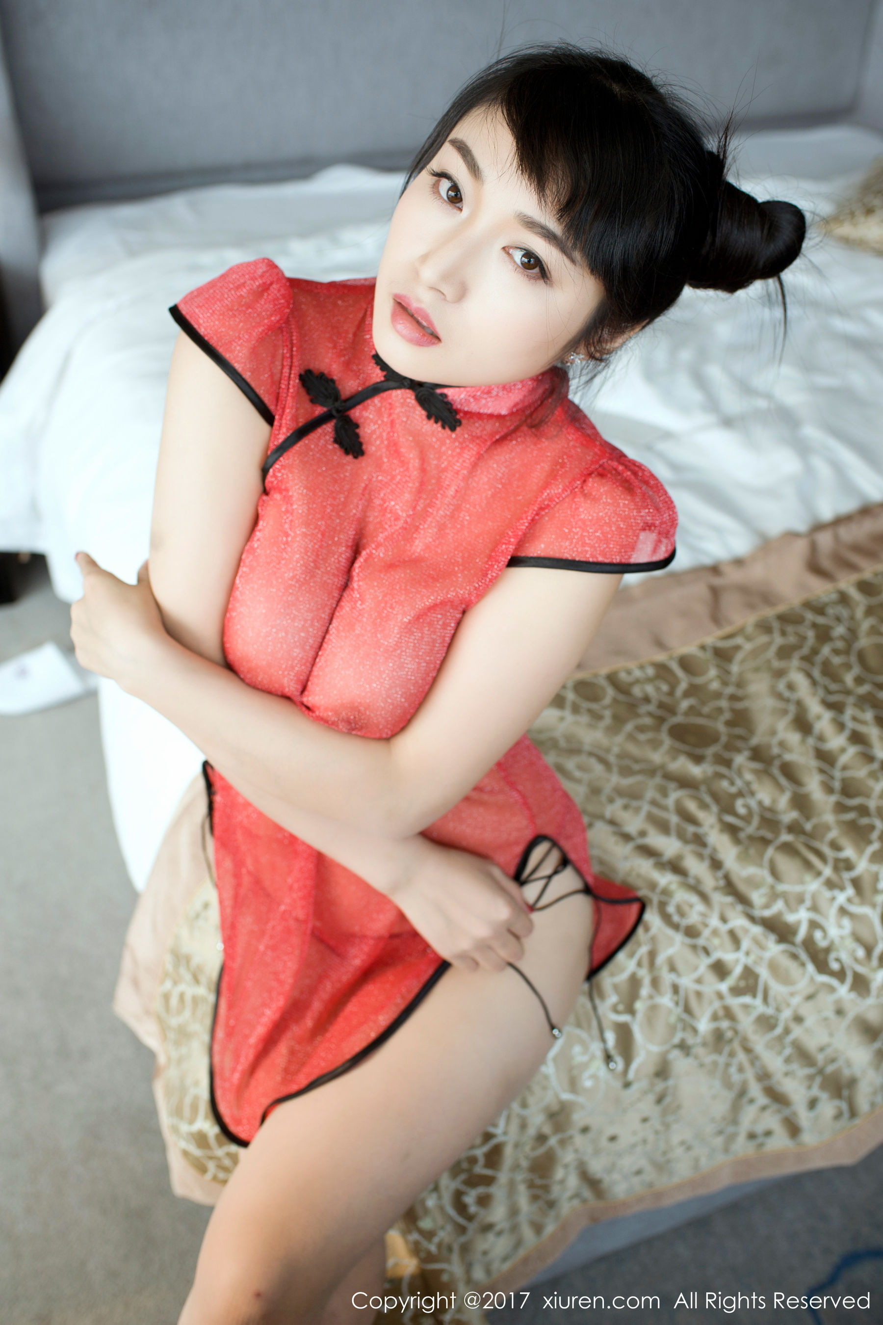 盼盼已鸠《透明旗袍和日系女仆装》 [秀人网XIUREN] No.732