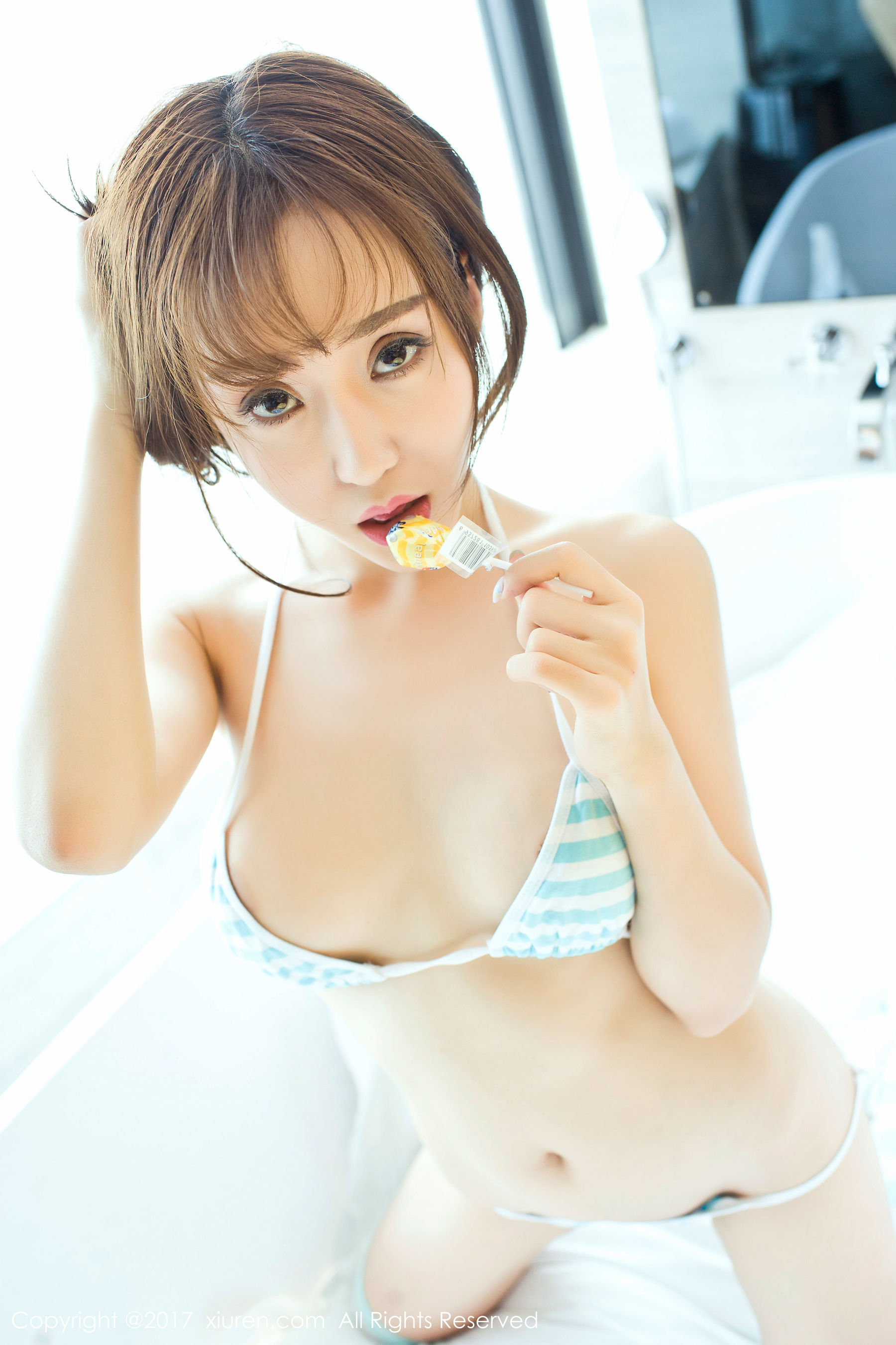 顾灿《蓝白条三点式内衣+白色性感内衣》 [秀人网XIUREN] No.746