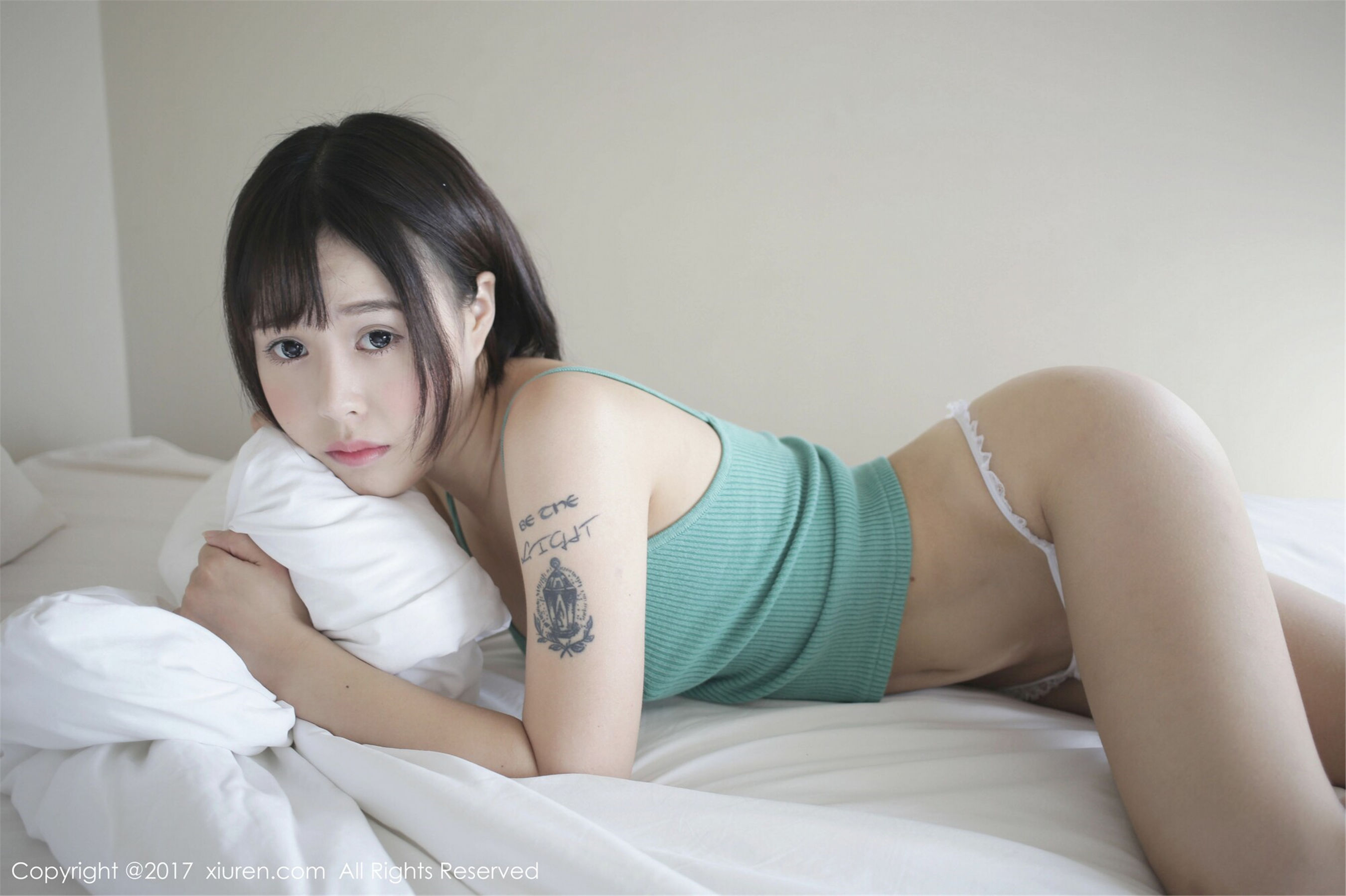 Evelyn艾莉《吊带小背心诱惑》 [秀人网XIUREN] No.748