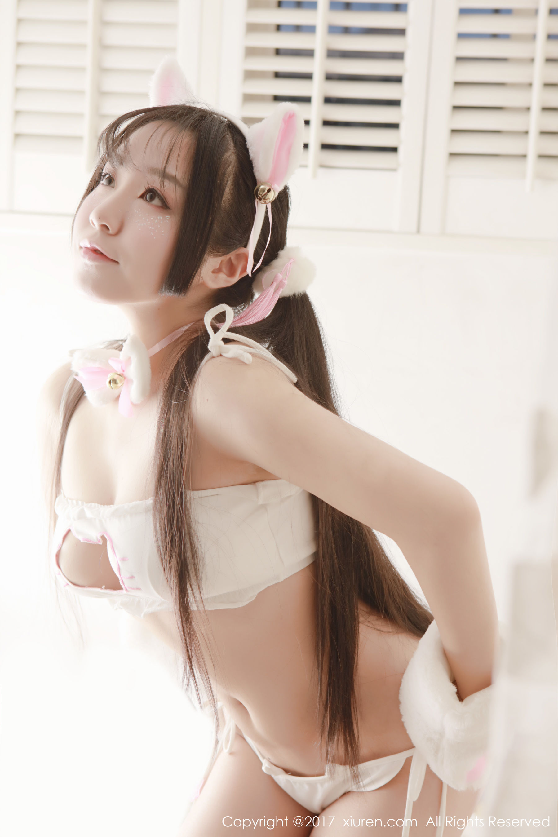 吃白菜的vi菜菜《长着猫耳朵及尾巴的清纯可爱少女》 [秀人网XIUREN] No.753