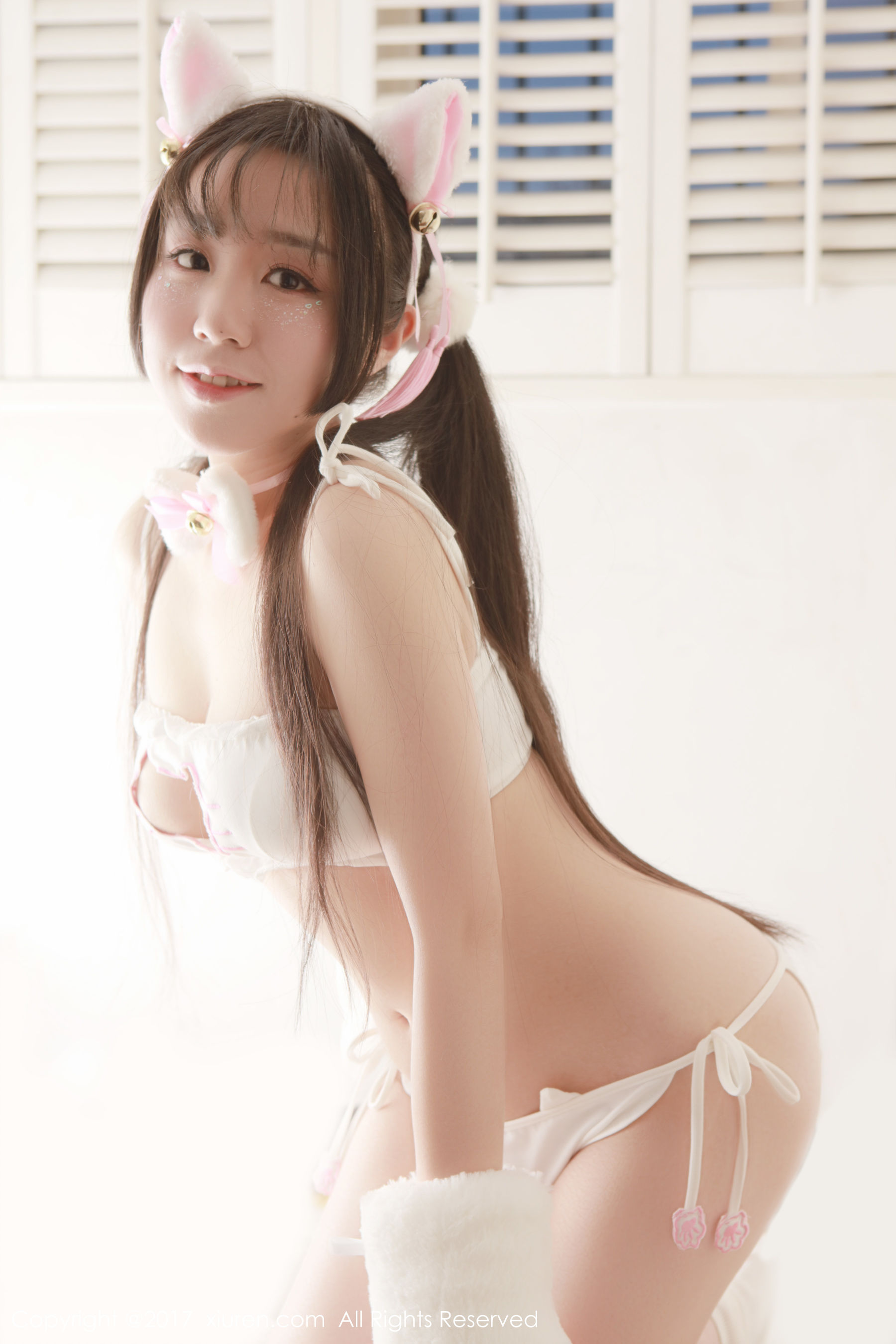 吃白菜的vi菜菜《长着猫耳朵及尾巴的清纯可爱少女》 [秀人网XIUREN] No.753