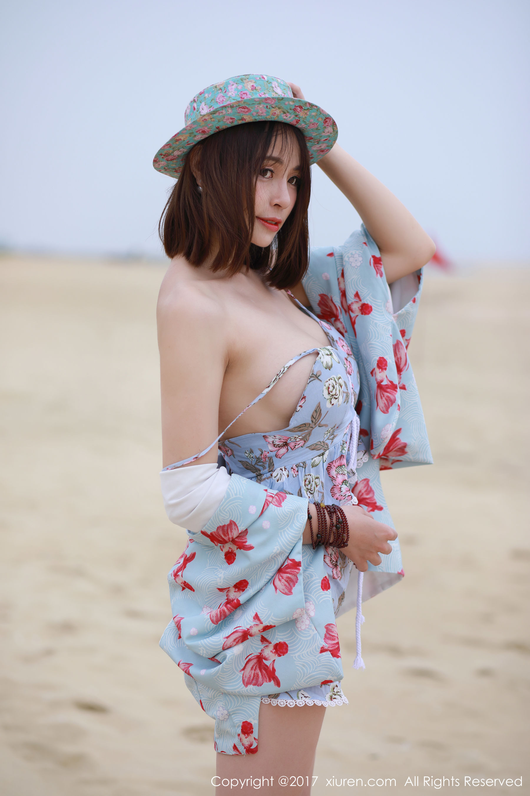 奈奈Fox《海边沙滩系列》 [秀人网XIUREN] No.766