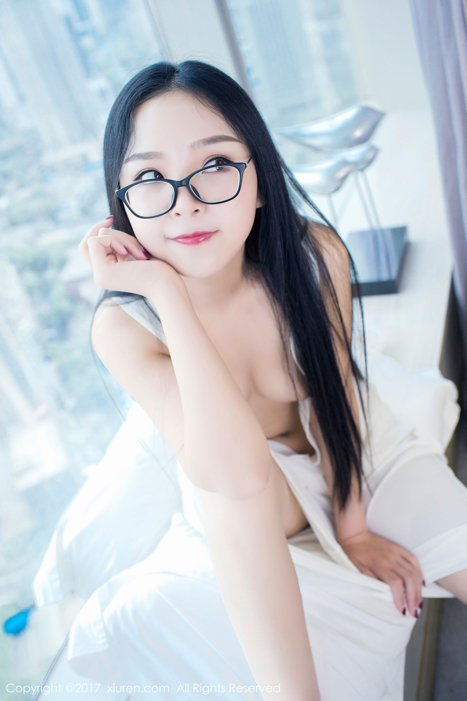 智齿小模特@花花李《深V连衣裙+死库水》 [秀人网XIUREN] No.772