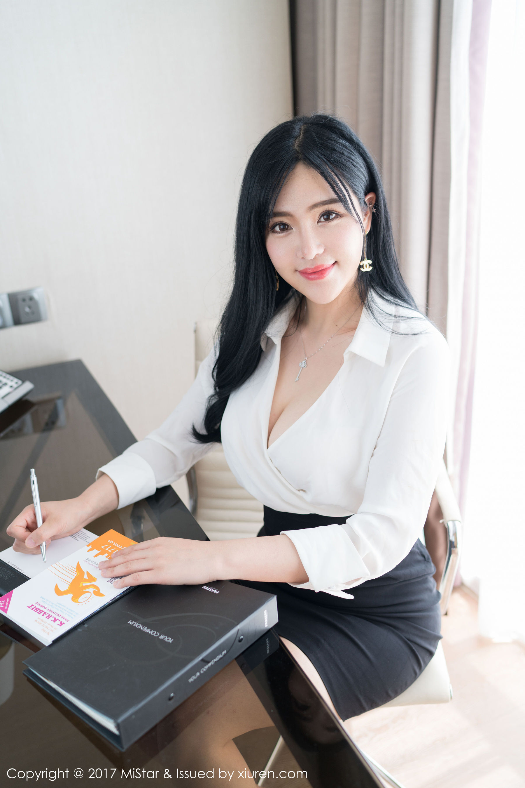 刘钰儿《性感OL秘书系列》 [魅妍社MiStar] VOL.172