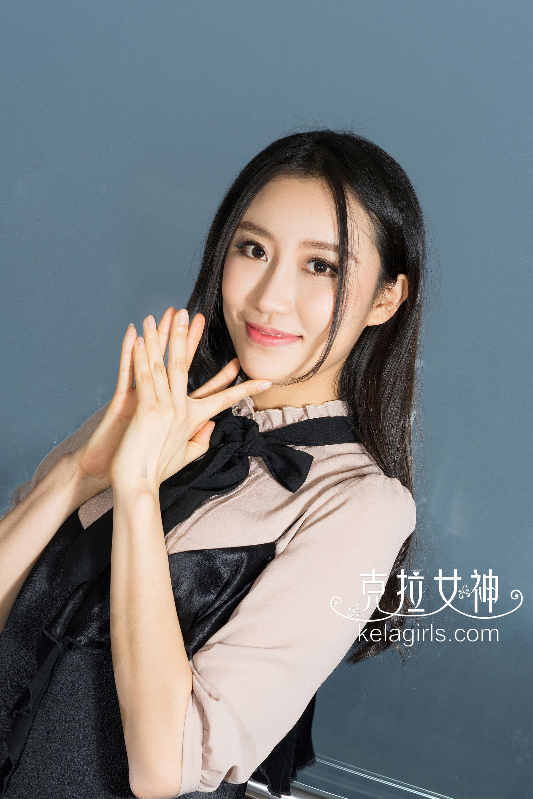 梦珊《公子的贴身校花》 [克拉女神]